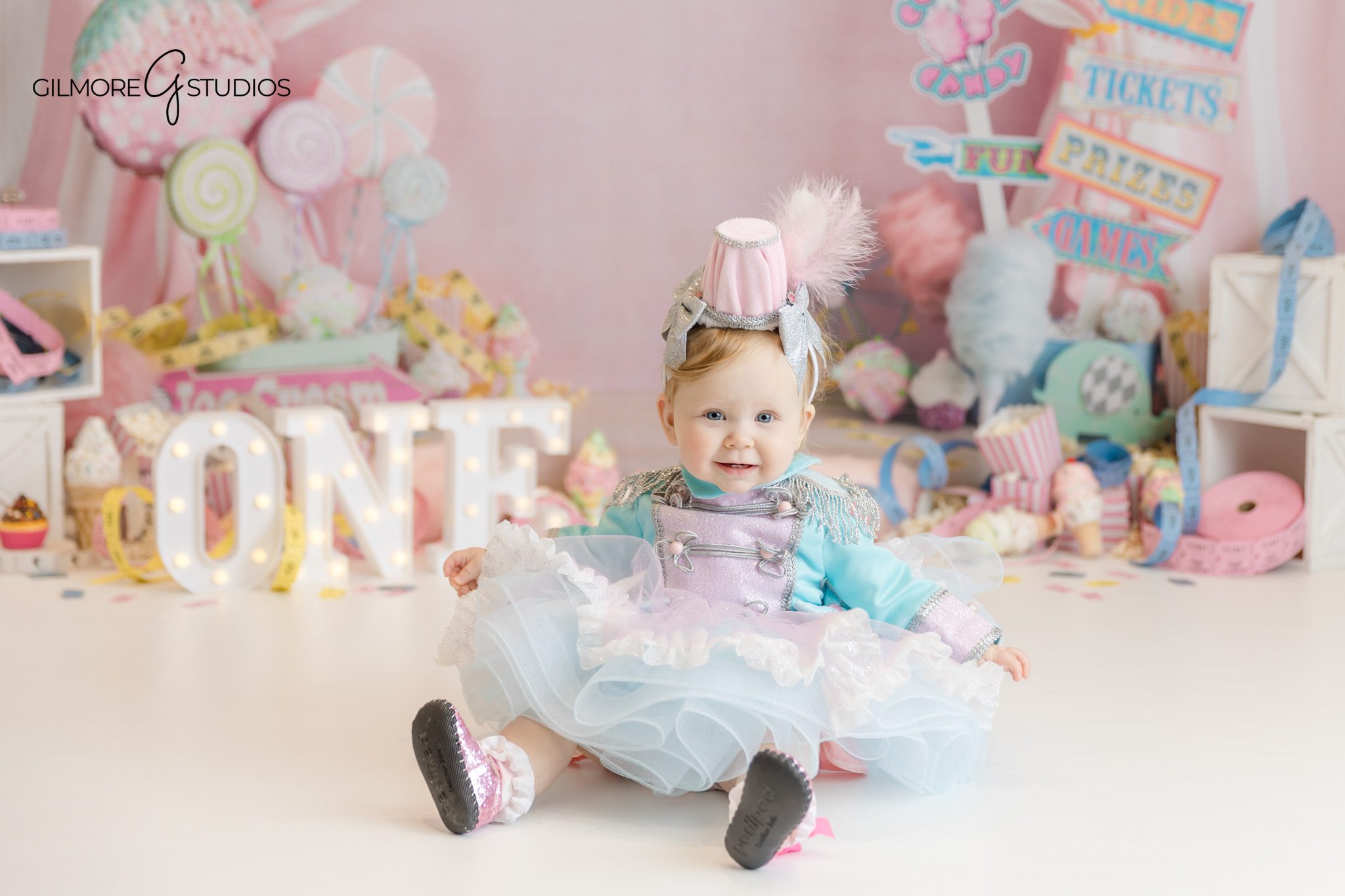 carnival cake smash photographer newport beach
cake smash photography carnival theme california