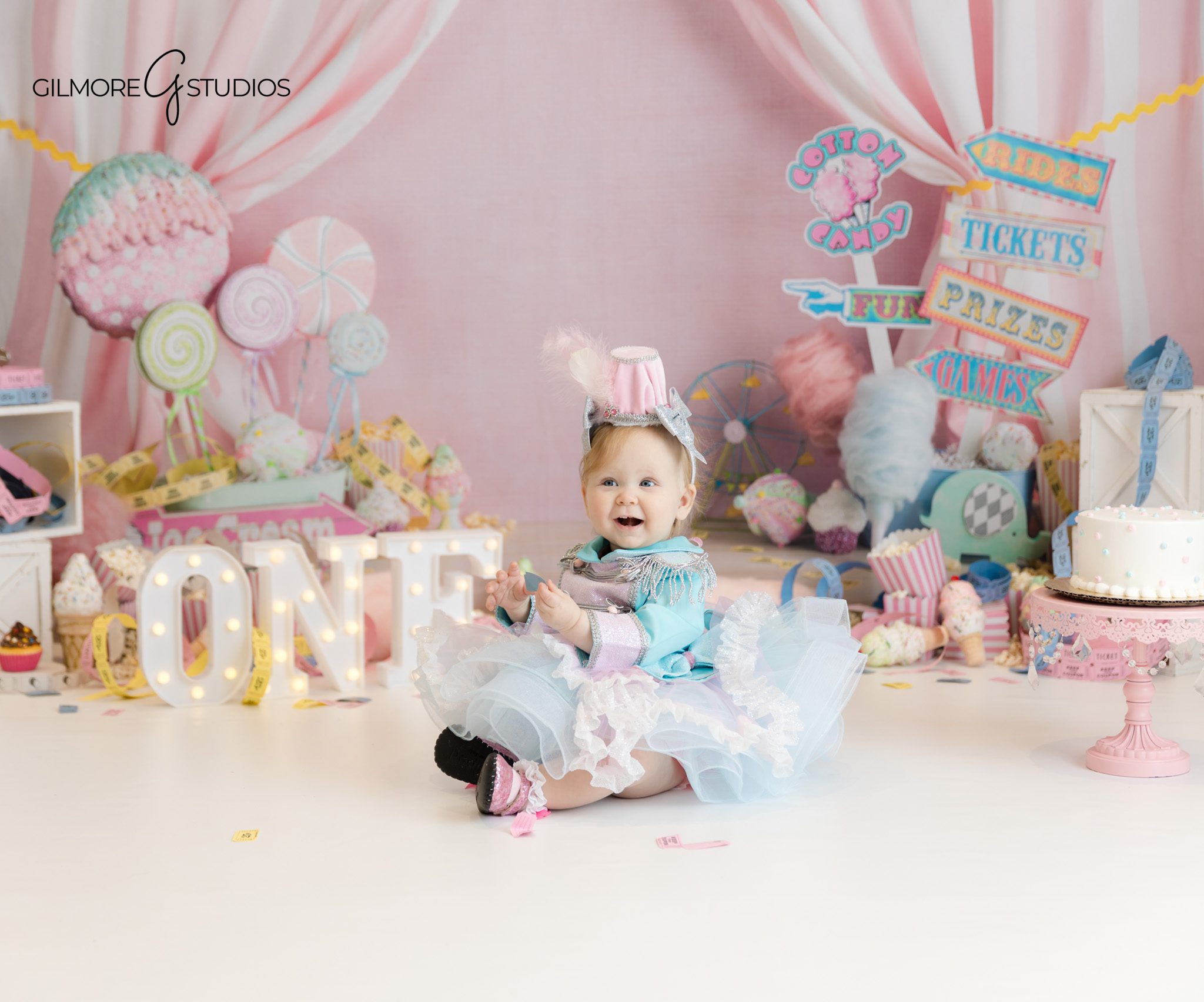 baby photography first birthday session california
cake smash portrait pink and blue carnival theme