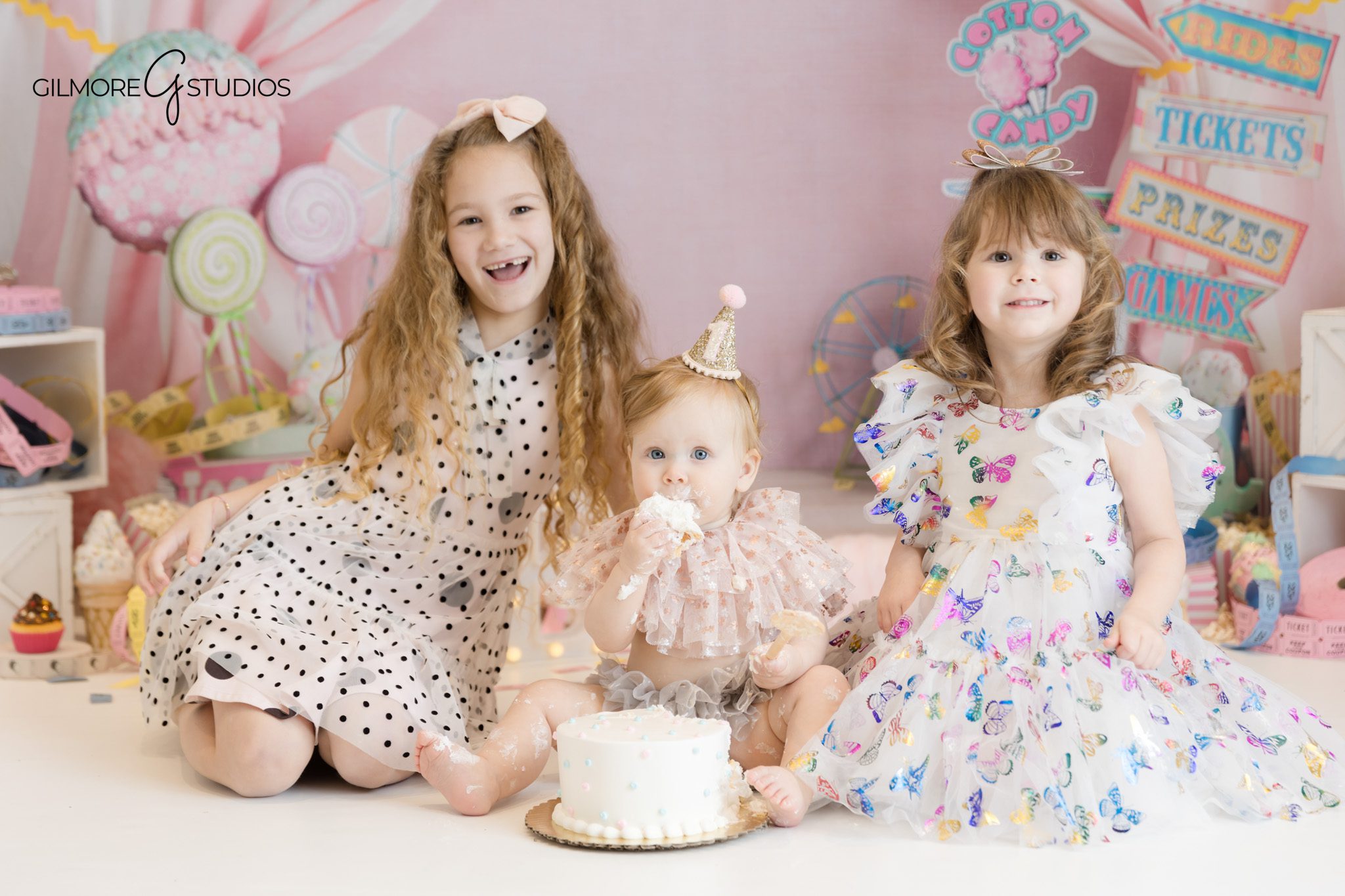 carnival theme portrait baby photography
carnival cake smash photographer studio session