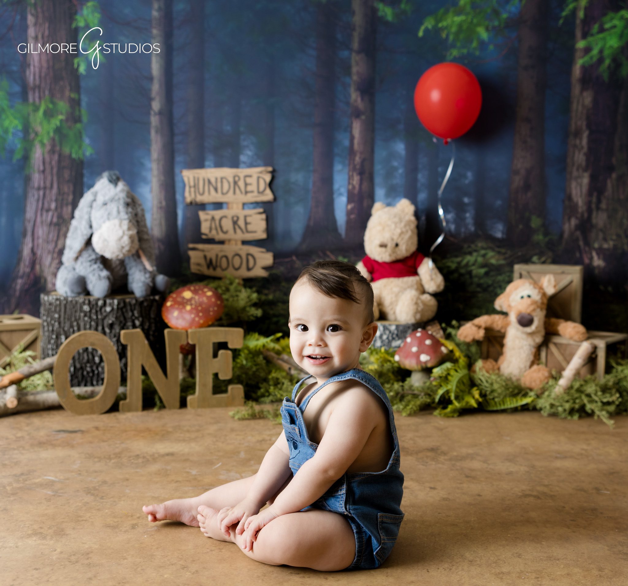 Gilbert AZ cake smash session candid baby expressions
Baby playing with cake woodland themed photoshoot Gilbert AZ