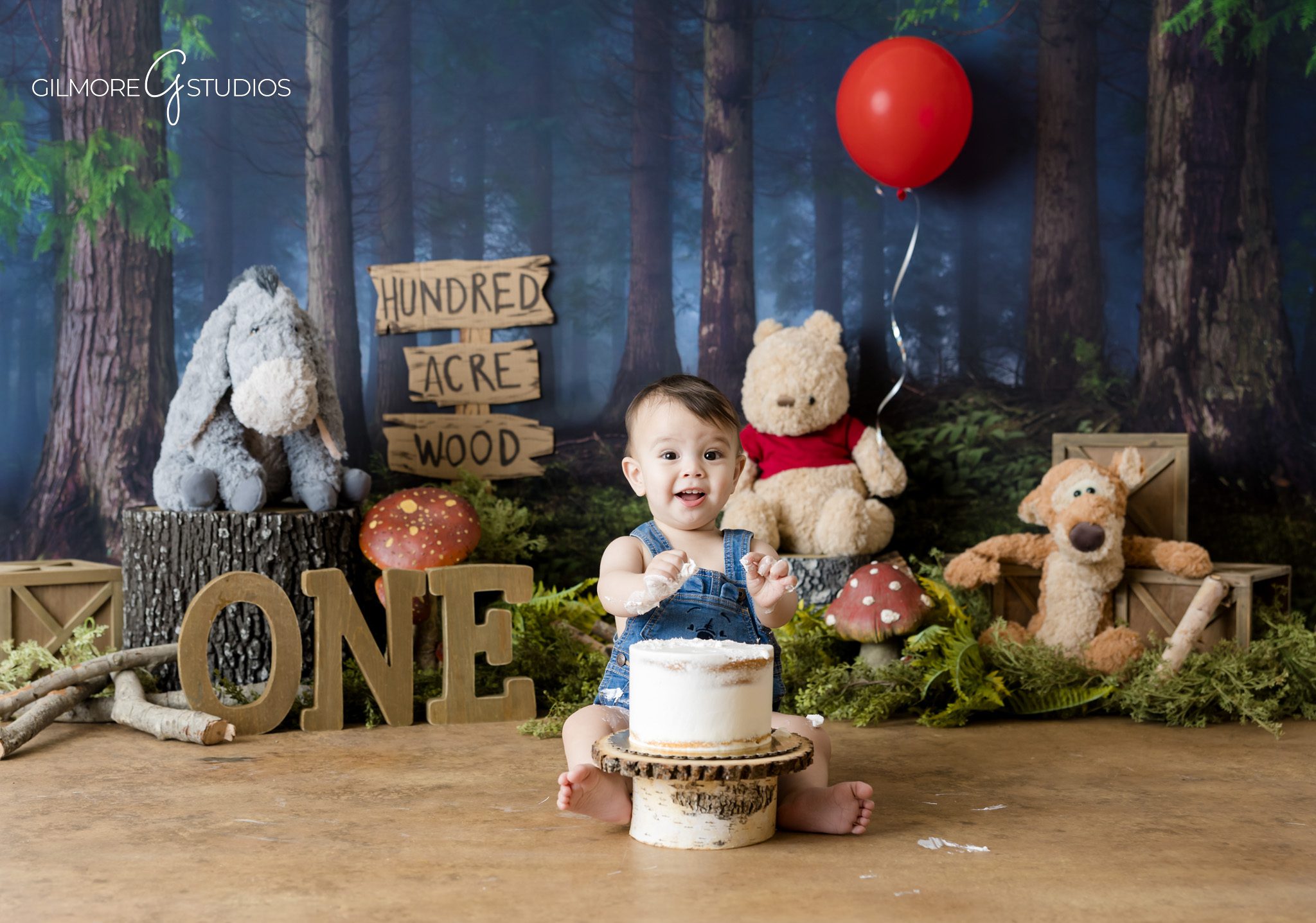 Parents and baby cake smash moment Gilbert AZ
Family first birthday session cake smash Gilbert Arizona