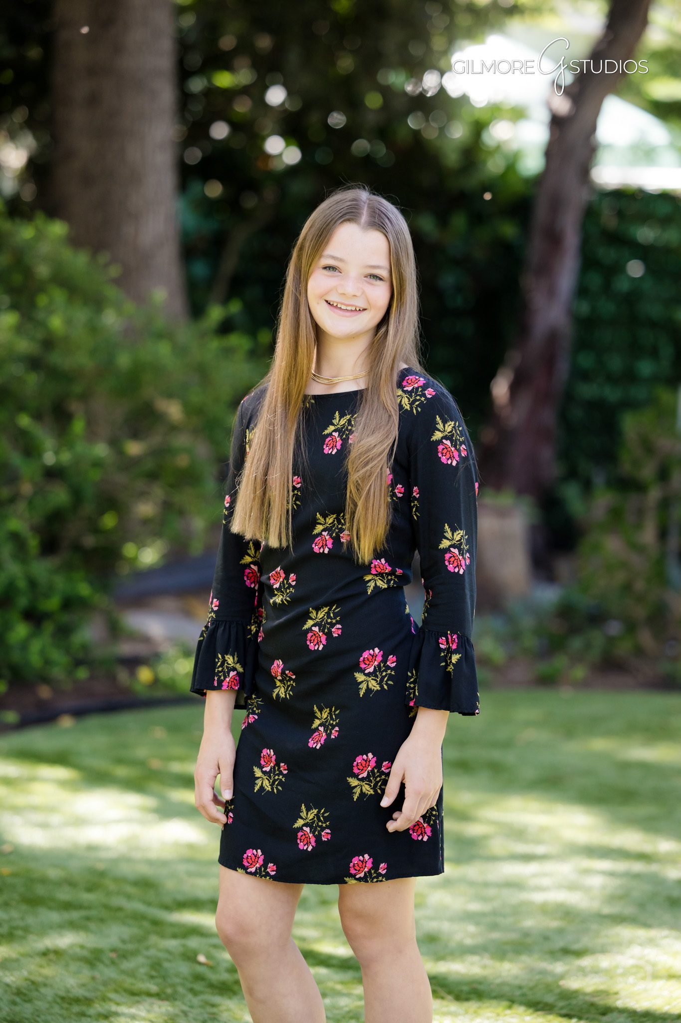 Family connection moments Gilbert AZ outdoor session
Father and daughters family photos Gilbert Arizona