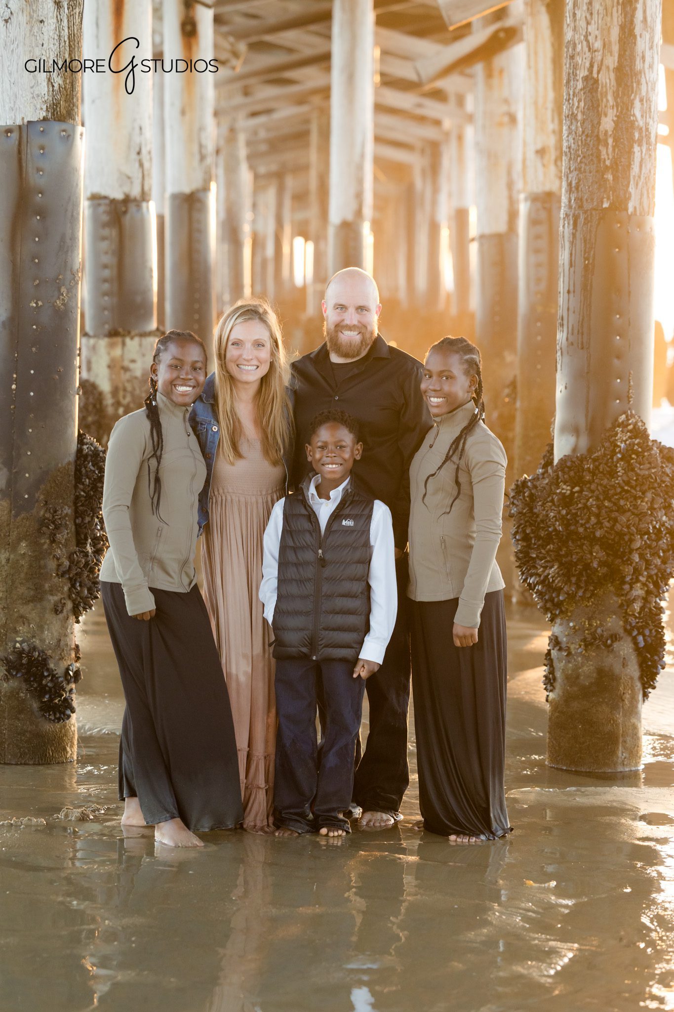 beach family photos Newport Beach glowing sunset light under pier
coastal family photography Newport Pier warm sunset lighting