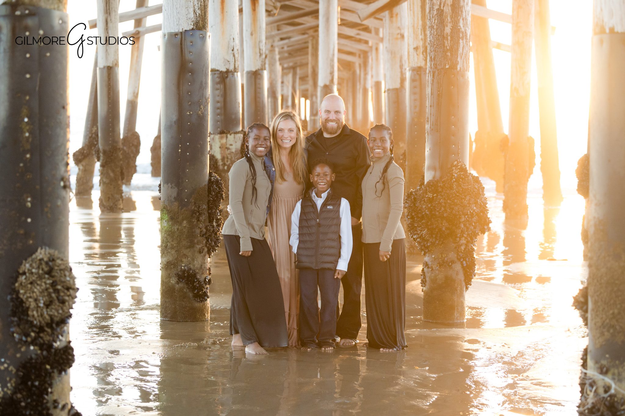 Newport Beach family photographer capturing family of five under Newport Pier
Newport Pier family photos Newport Beach with parents and three children