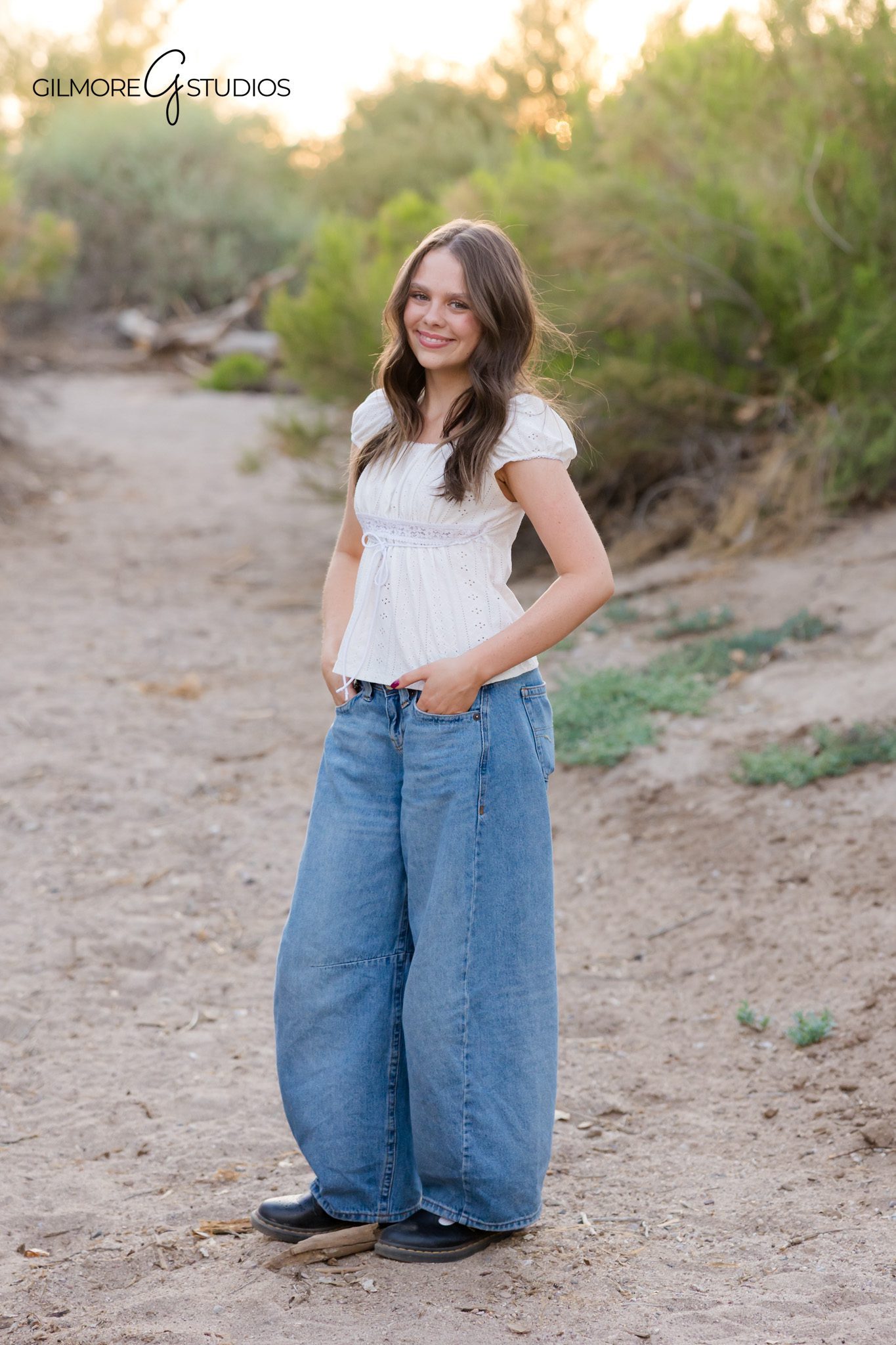 Queen Creek senior girls portraits in open field
Best friend senior photos in Arizona wheat field