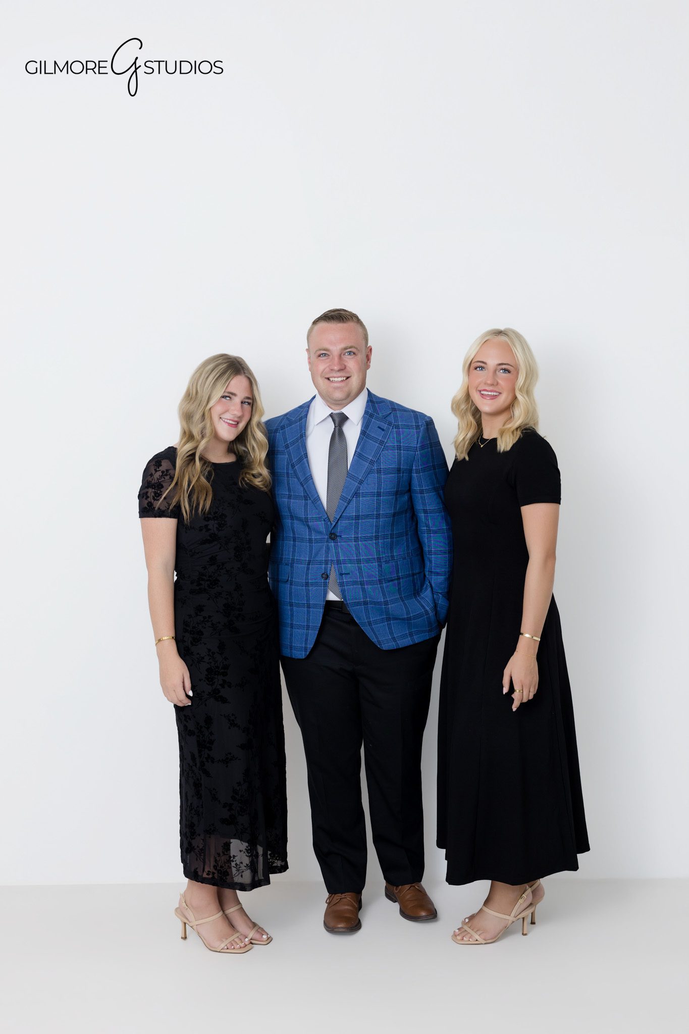 Family portrait ideas with older children in Arizona
Modern neutral studio family portraits in Queen Creek