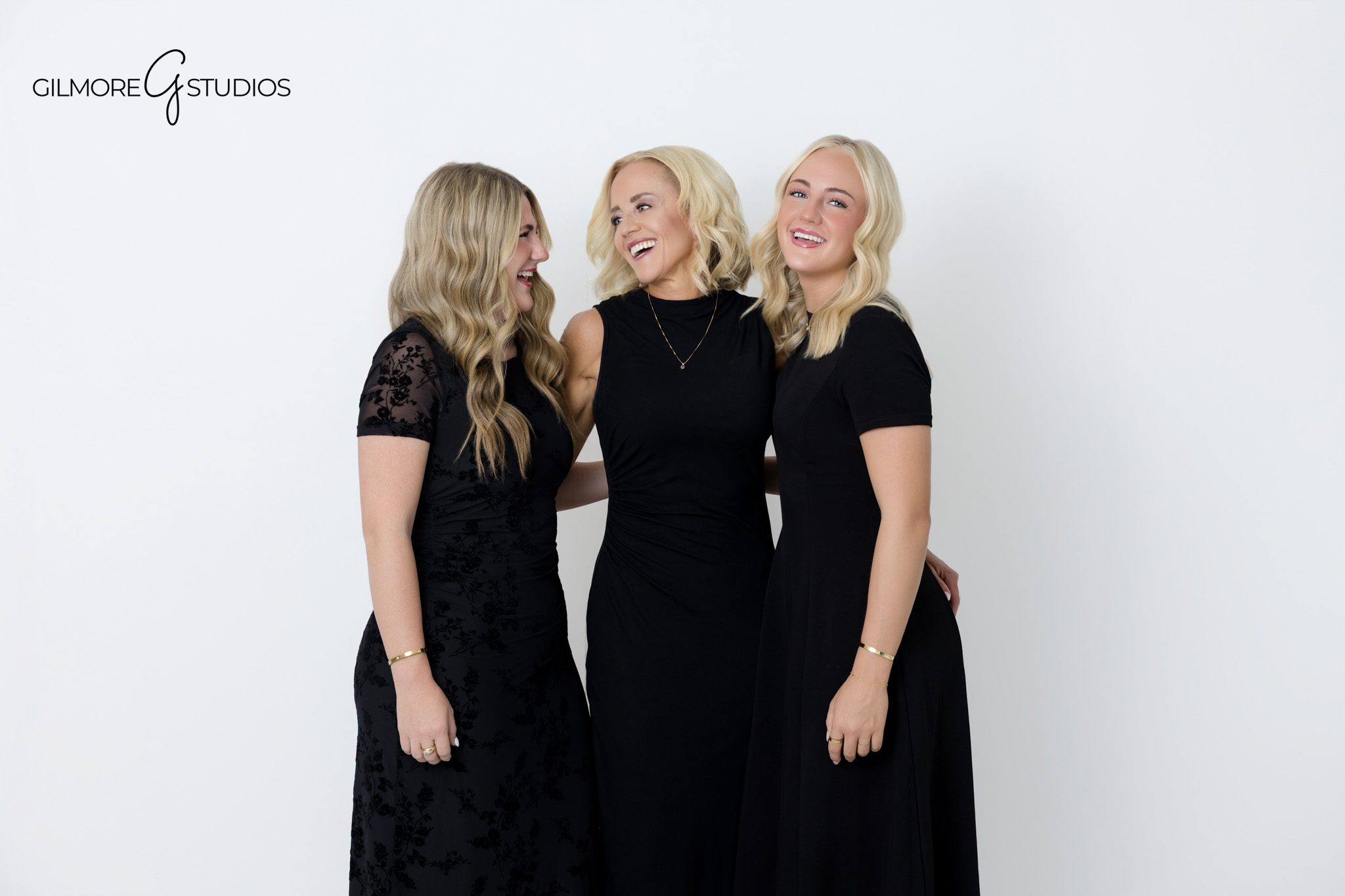 Family photos before college with Arizona photographer
Queen Creek family photography with adult siblings