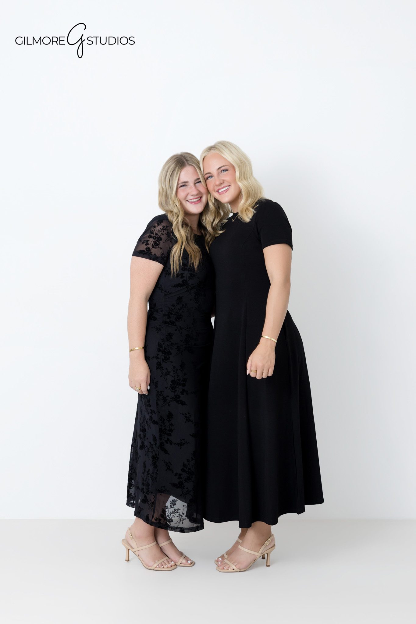 Queen Creek Arizona family photographer indoor session
Family photography with adult daughters and parents
