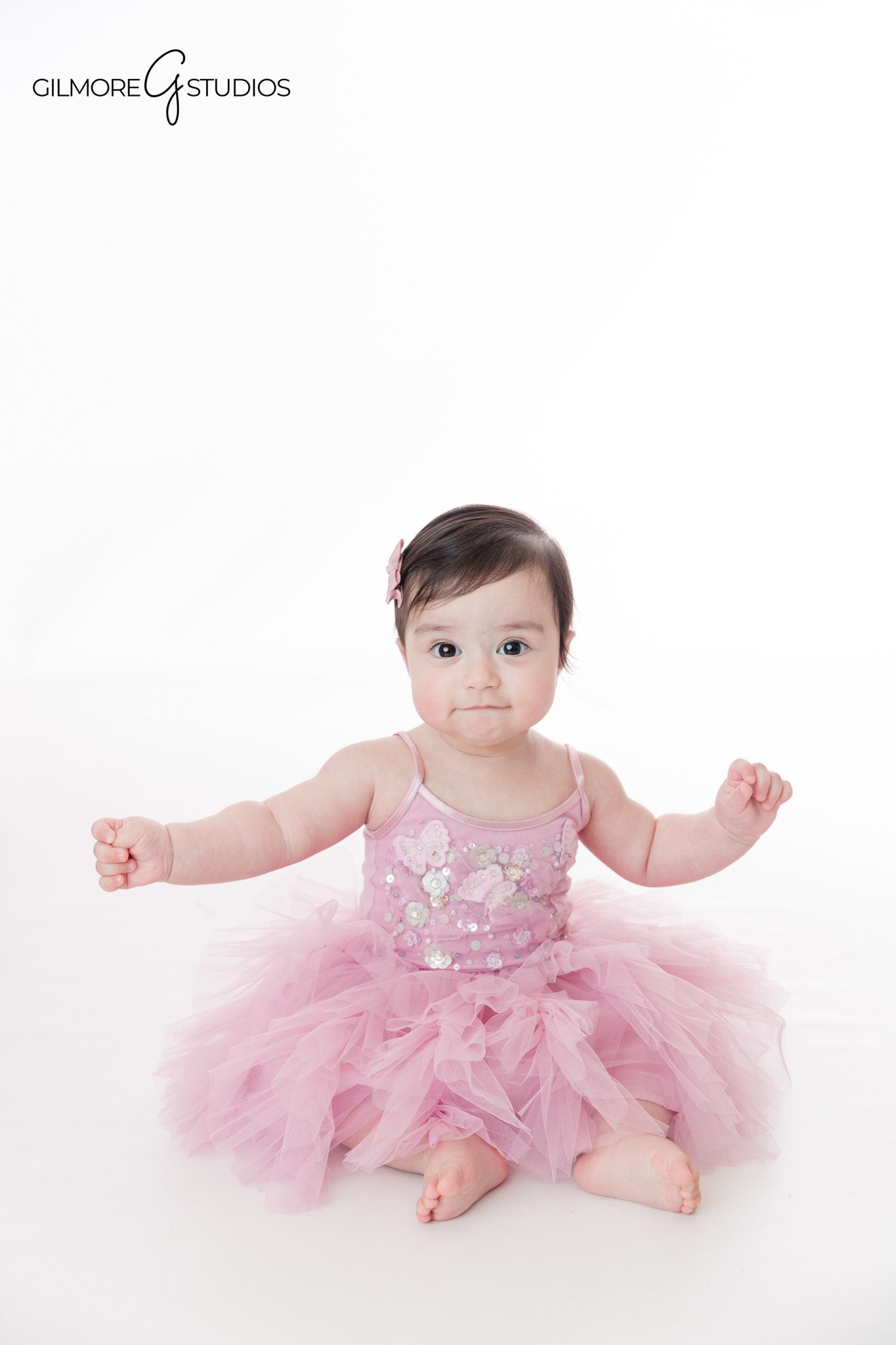 Newport Beach baby photographer capturing baby’s first year milestone
Sitting-up baby session with sweet smiles and tiny toes