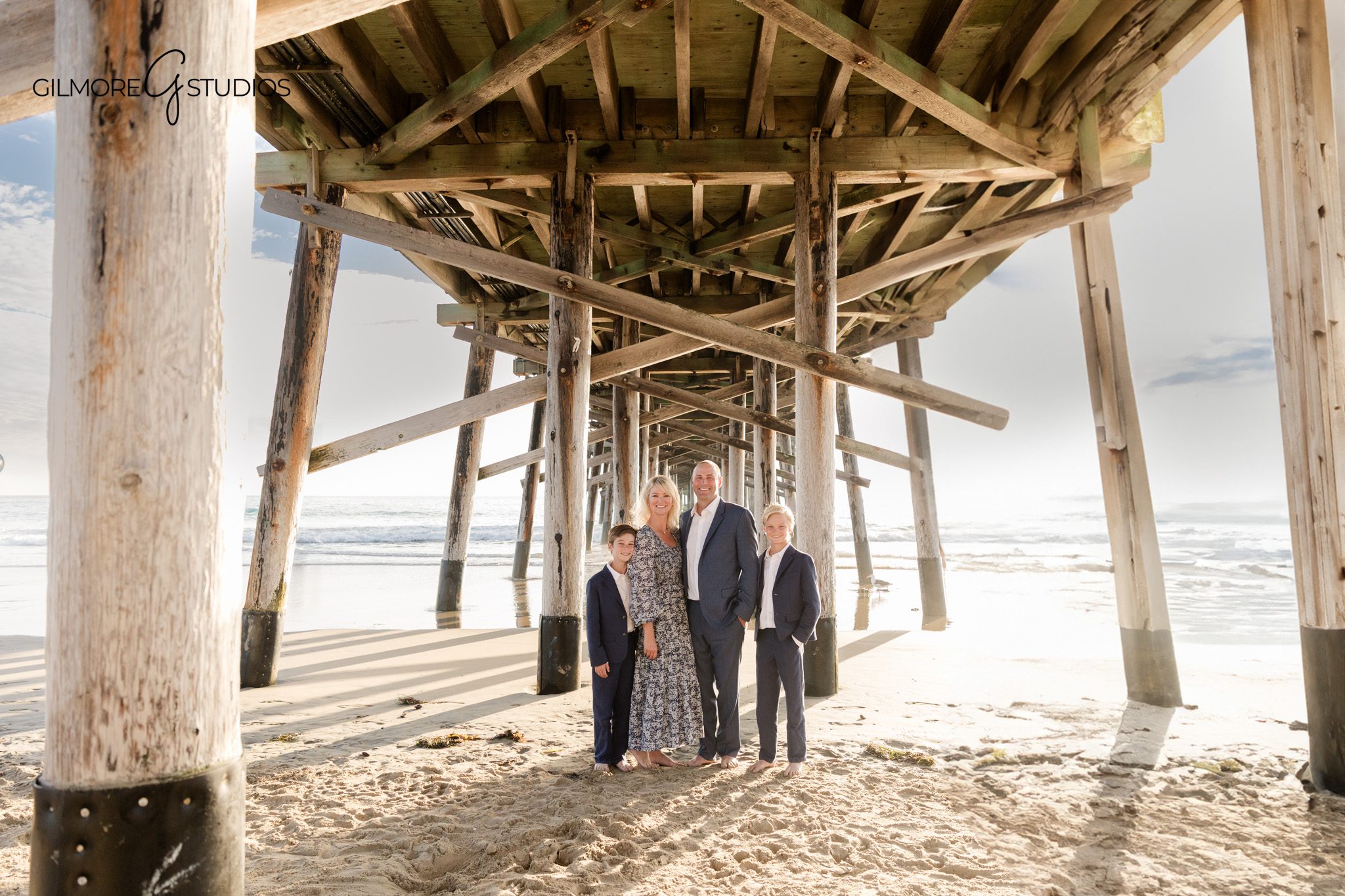 Orange County beach family photographer
Family photography session at Newport Beach Pier