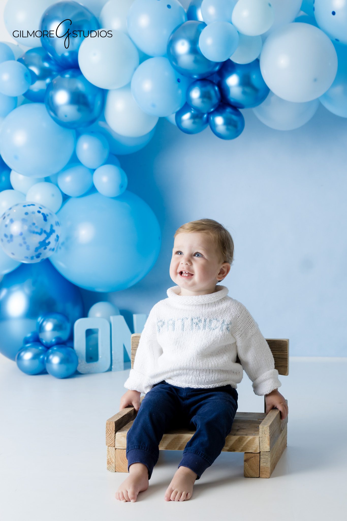 Baby boy cake smash photographer Gilbert Arizona
First birthday photography with blue balloons Arizona