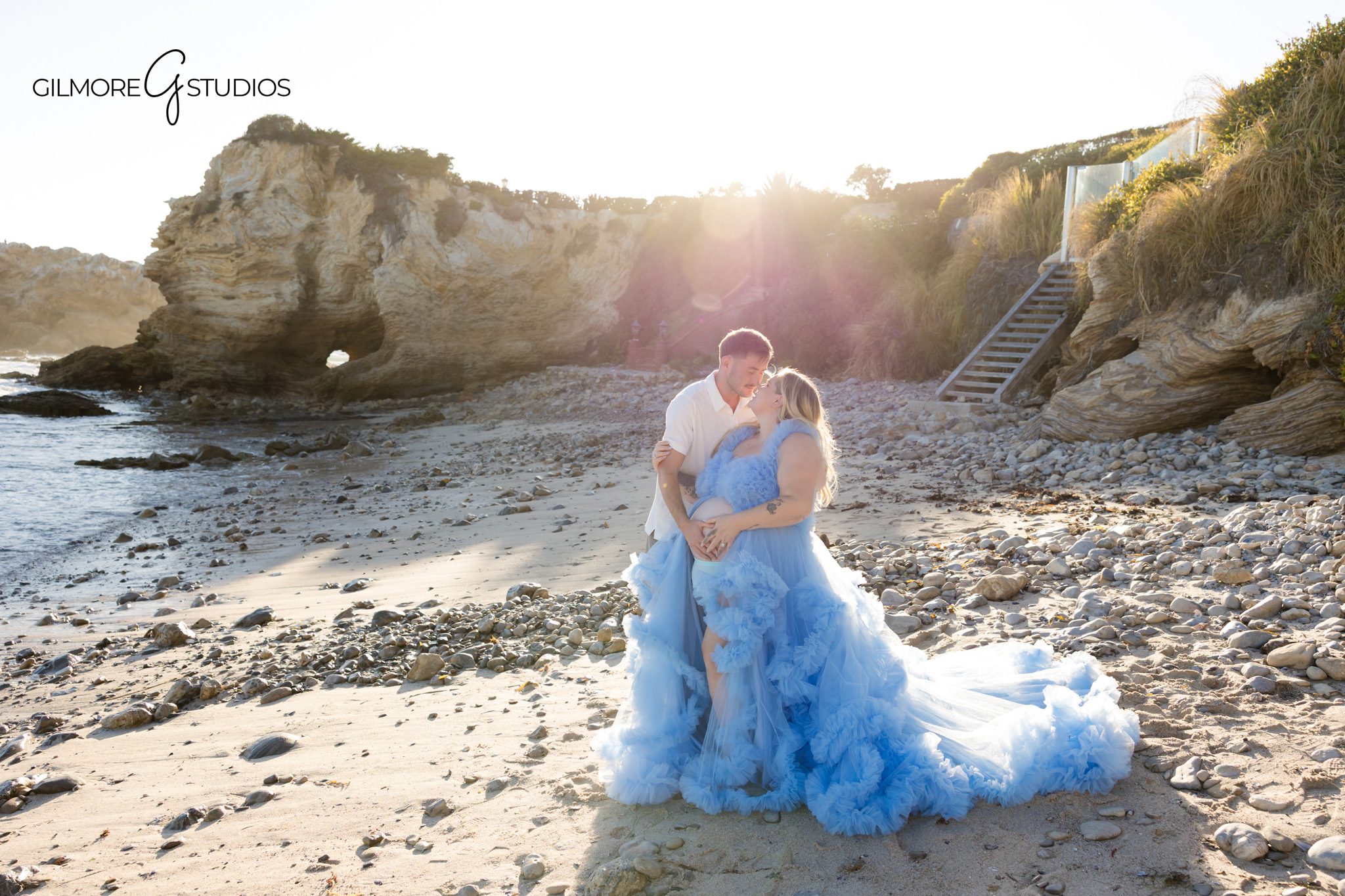 Cameo Shores maternity photos with soft ocean breeze and beach scenery
Newport Beach pregnancy photos with mom-to-be standing near the water