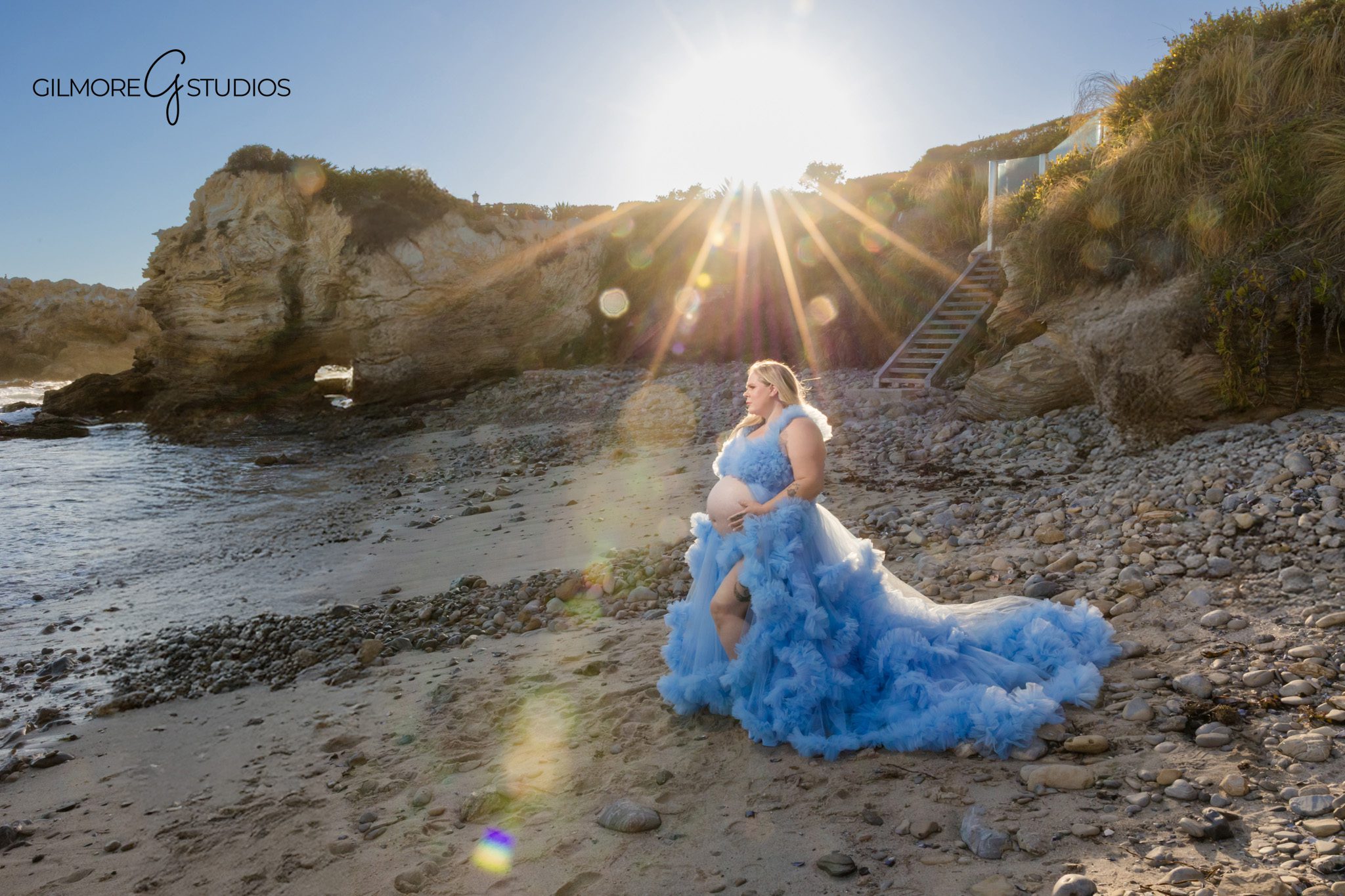 Cameo Shores beach maternity portraits with warm coastal light
Orange County maternity photographer capturing pregnancy photos in Corona del Mar