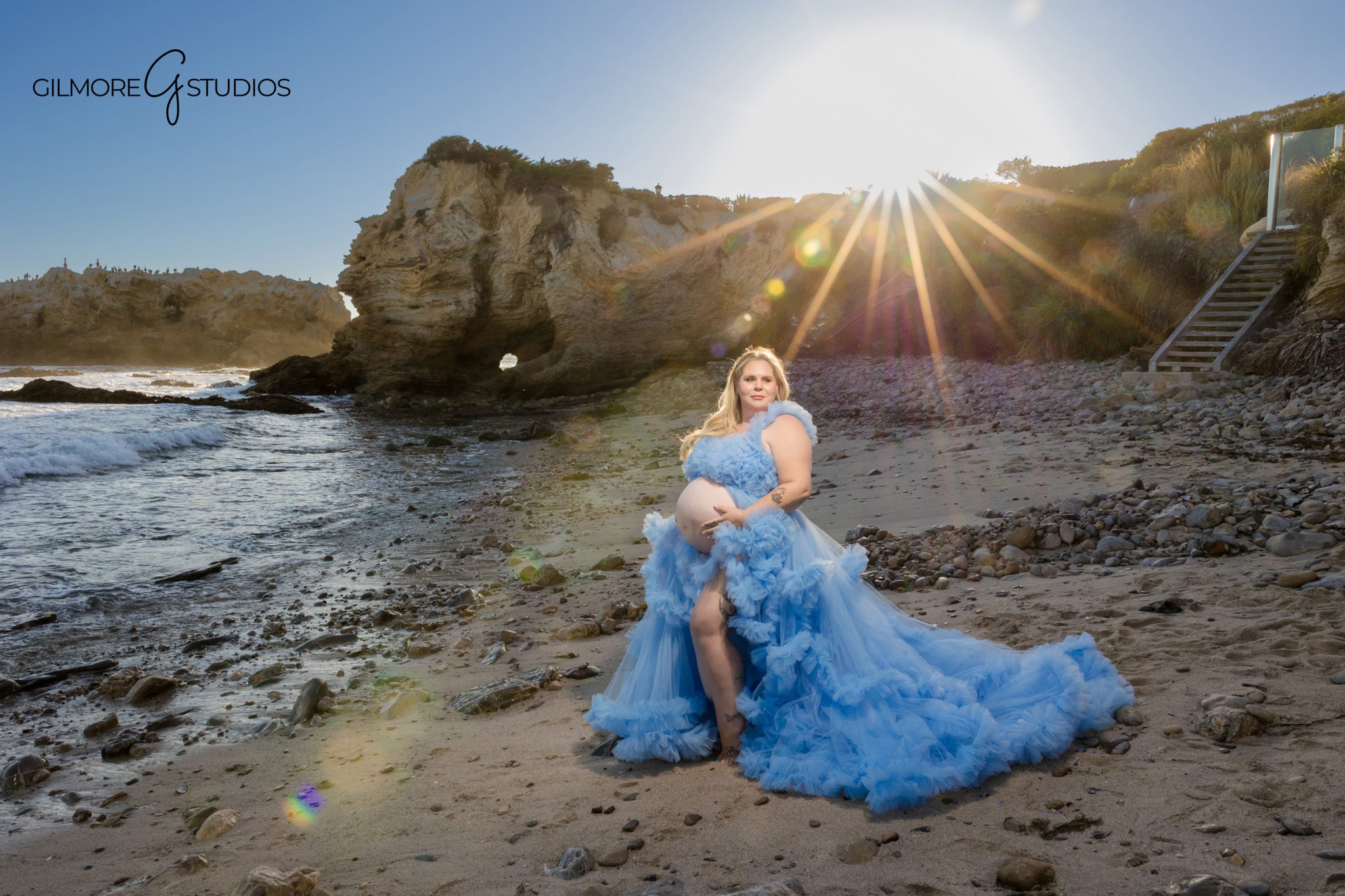 Newport Beach maternity session with mom-to-be and partner by the ocean
Cameo Shores maternity photos with soft sunset colors and ocean views