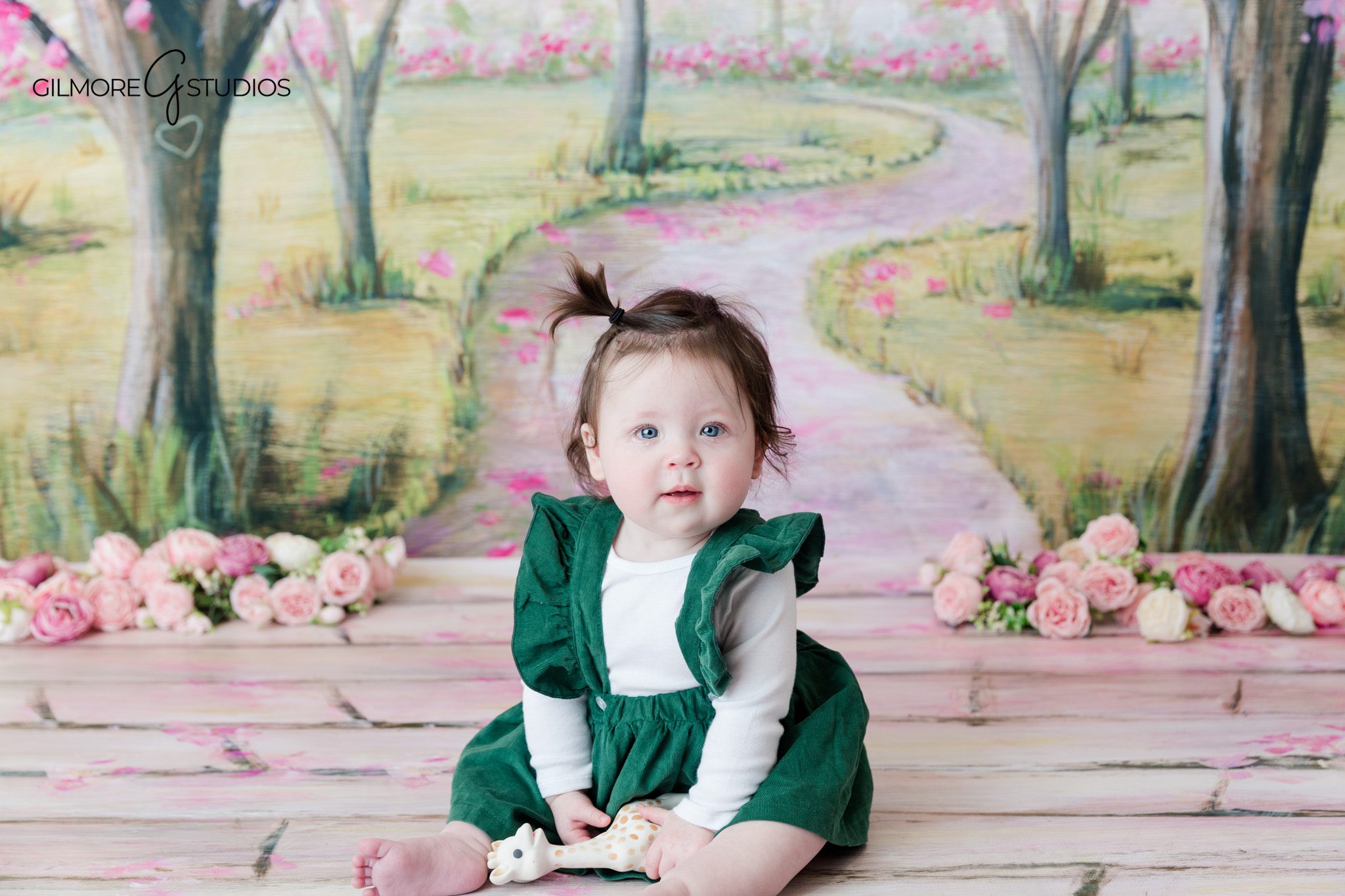 Baby milestone photo guide for sitting up session at Gilmore Studios
Baby sitting up photos with soft colors and natural expression