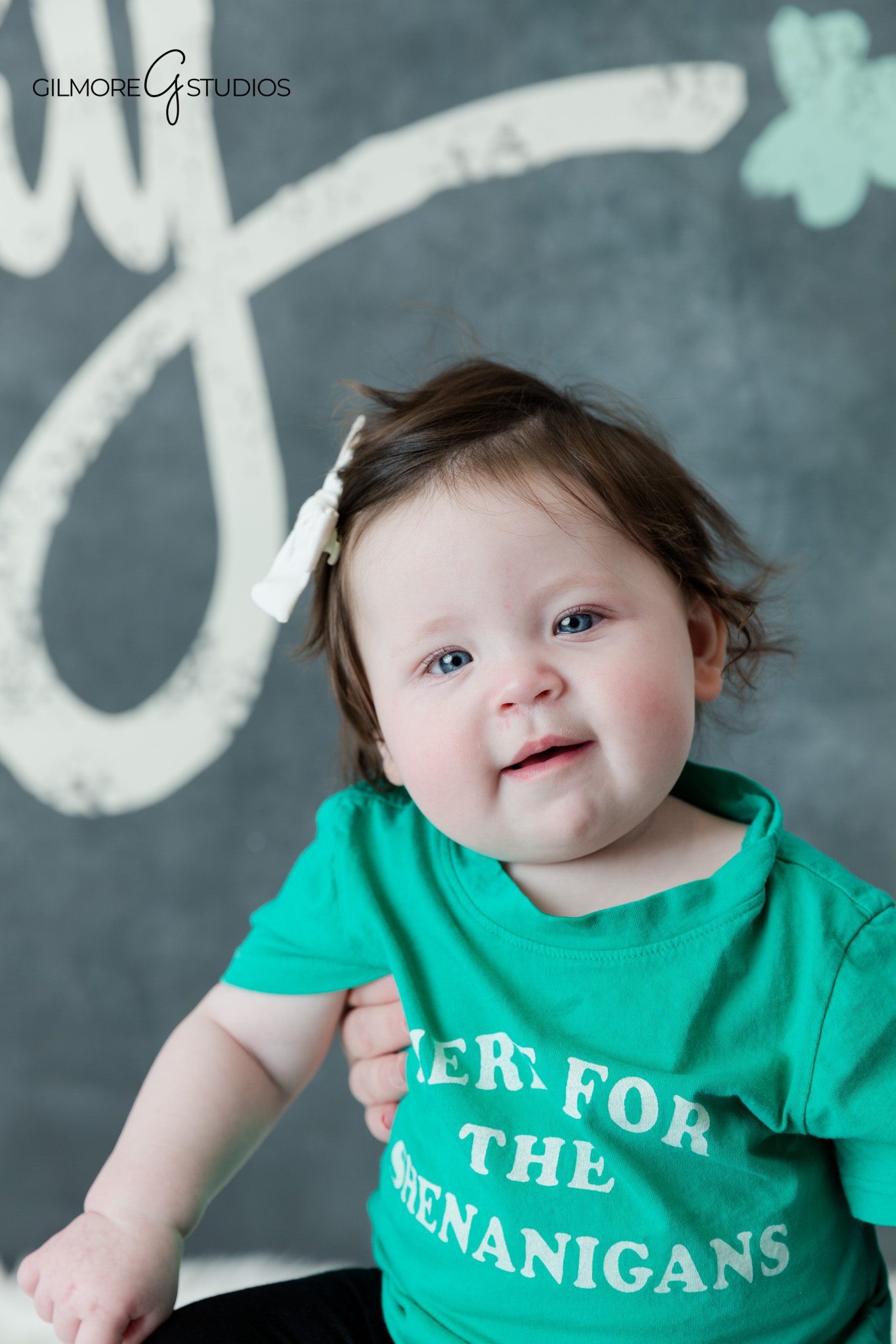 Baby milestone portraits with gentle florals and soft pink details
Baby sitting up session with simple classic outfit
