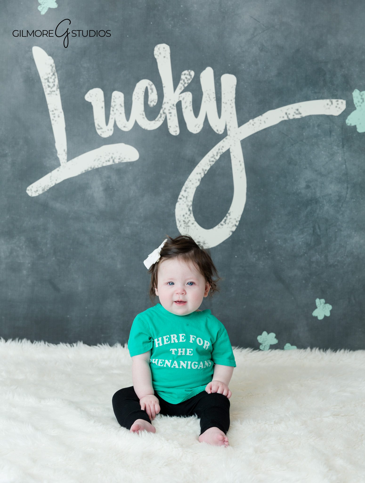 Baby milestone session with simple props and soft studio light
Sitting up baby photos with classic cream and ivory styling