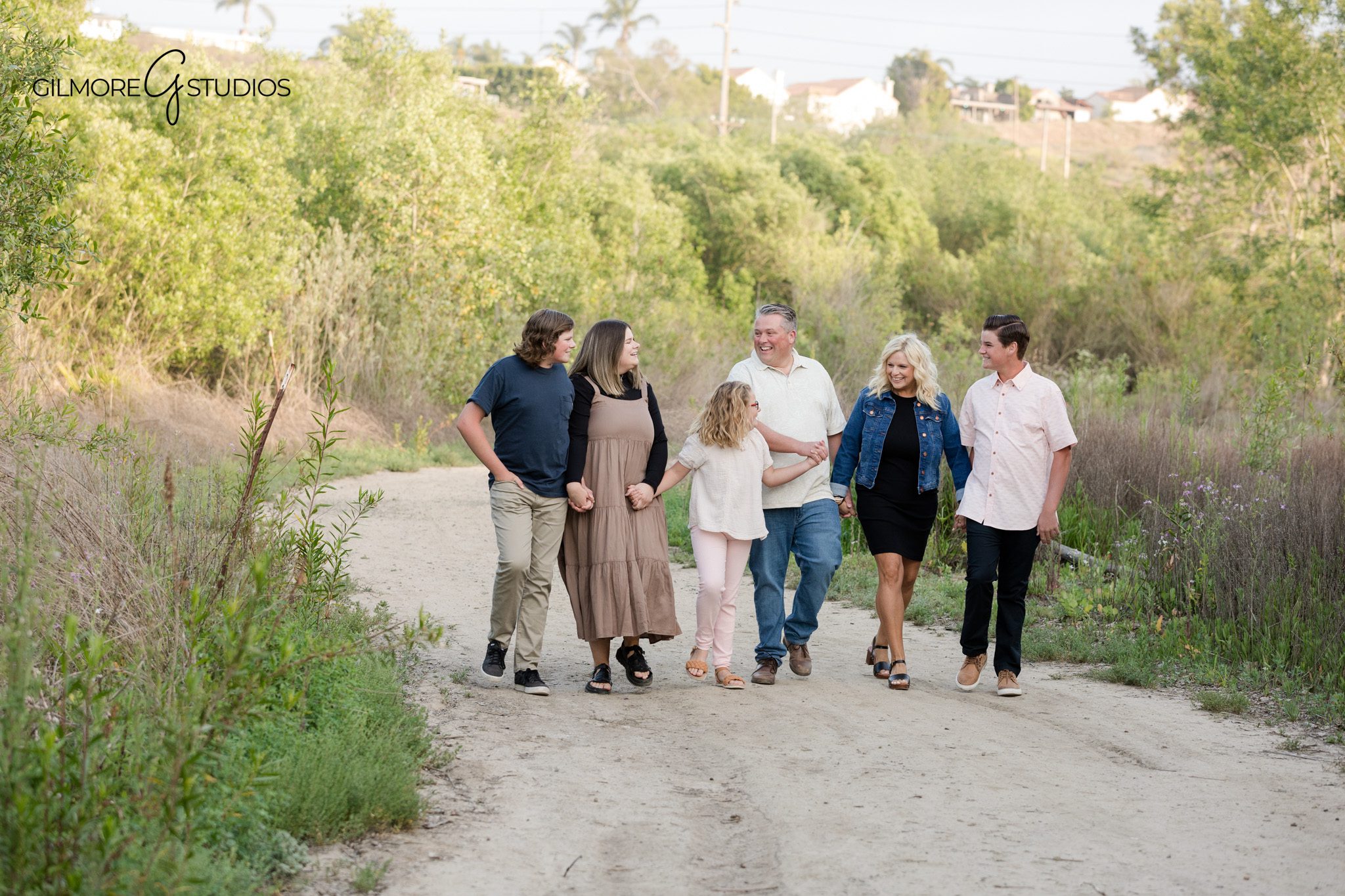 19th Street Park family photos during golden hour in Newport Beach
Newport Beach family photographer capturing portraits at 19th Street Park