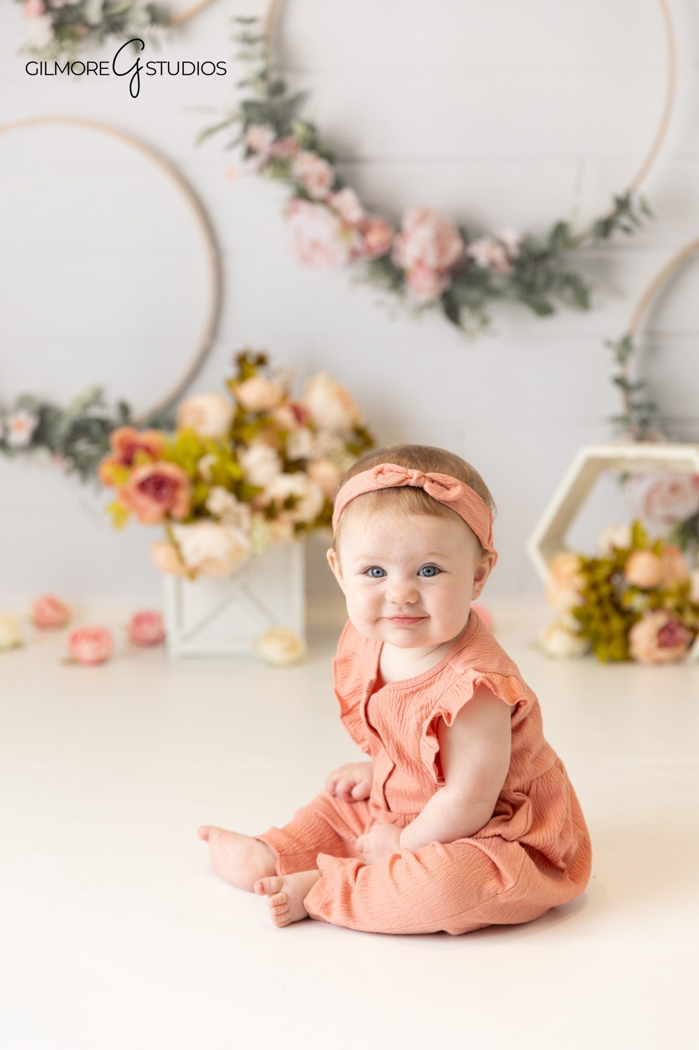 Newport Beach baby photographer capturing sitting-up milestone photos
Gilbert AZ baby photographer photographing 6 month milestone portraits