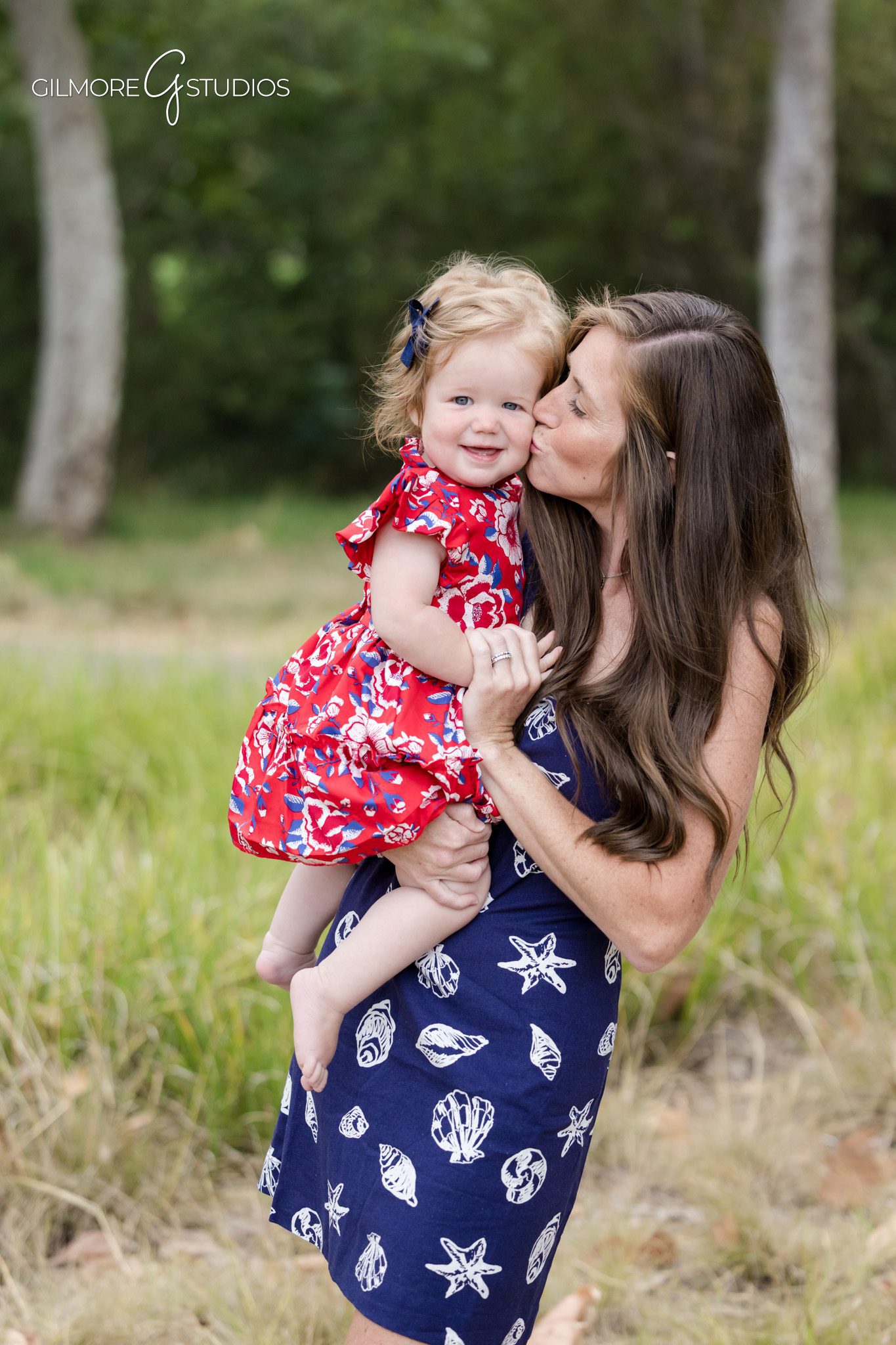 Canyon Park extended family session with adult siblings and their children
Orange County family photographer capturing grandparents with every grandchild