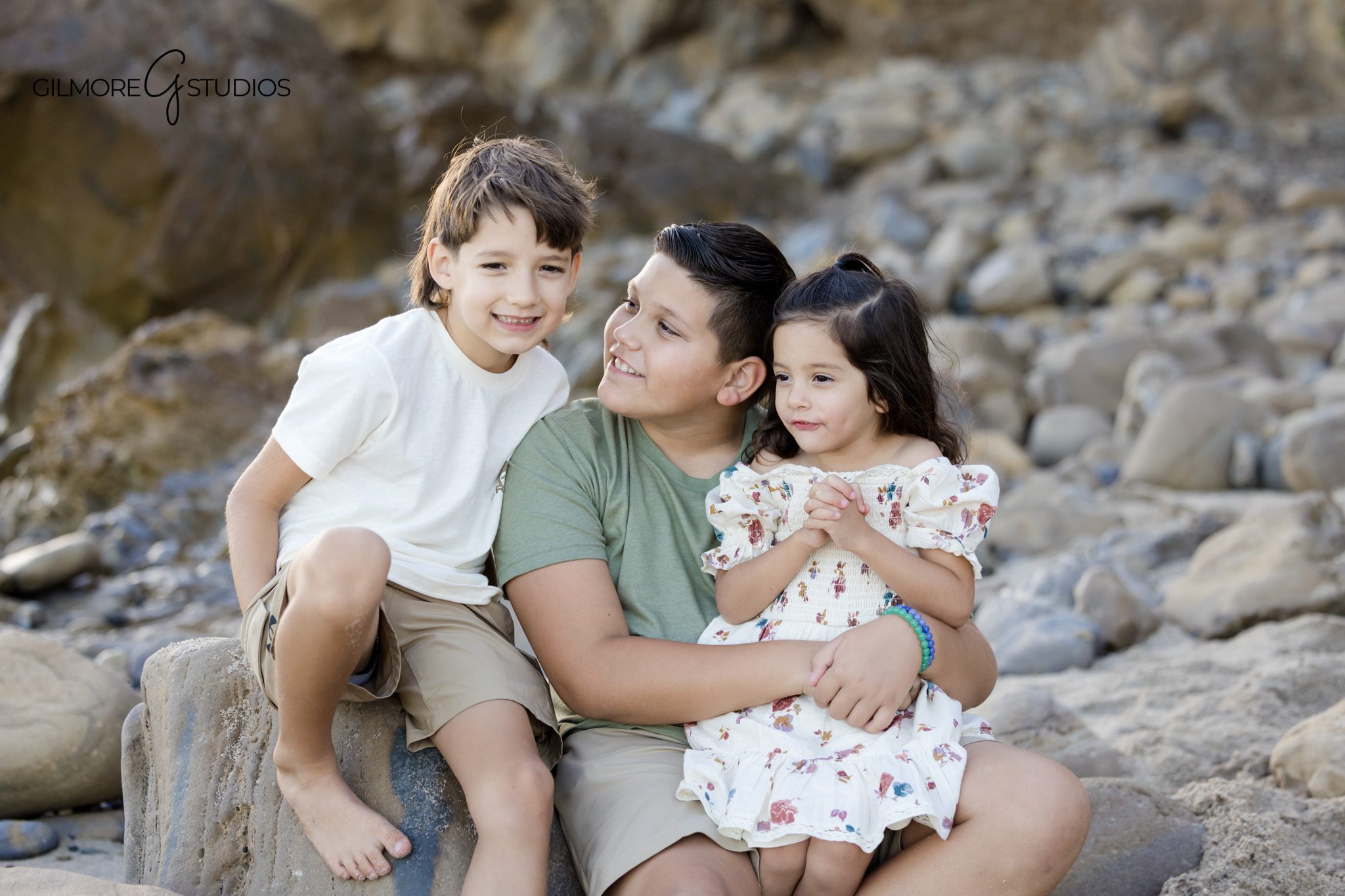 Family snuggling near the cliffs at Little Corona del Mar Beach
Orange County beach portraits with family walking along the water