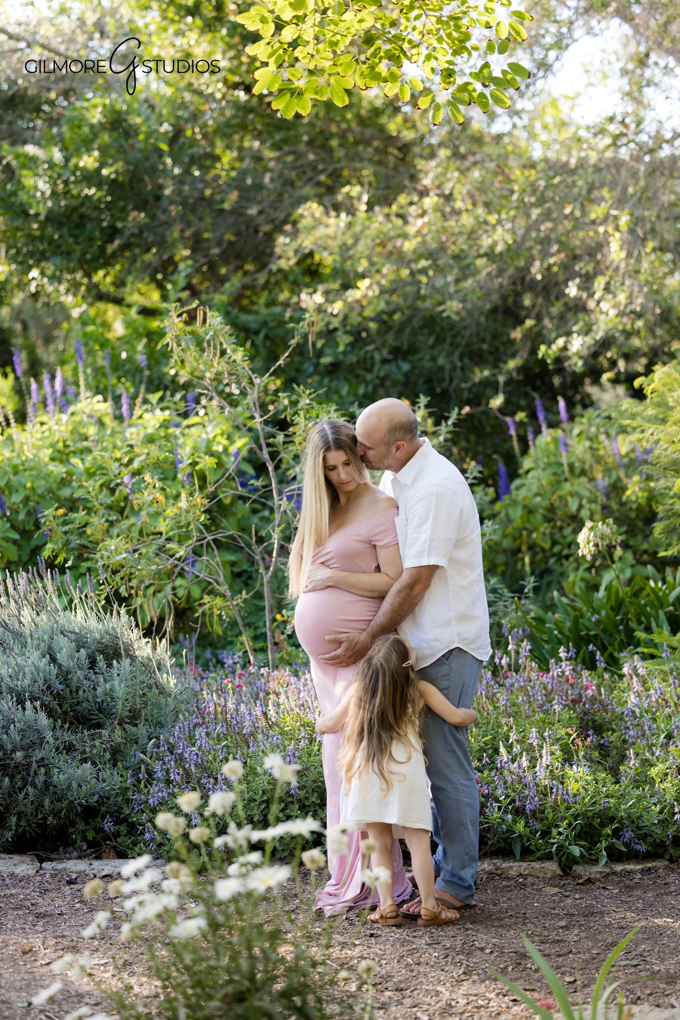 Maternity session at Huntington Beach Central Park with family and toddler
Orange County garden maternity photos with soft golden hour light