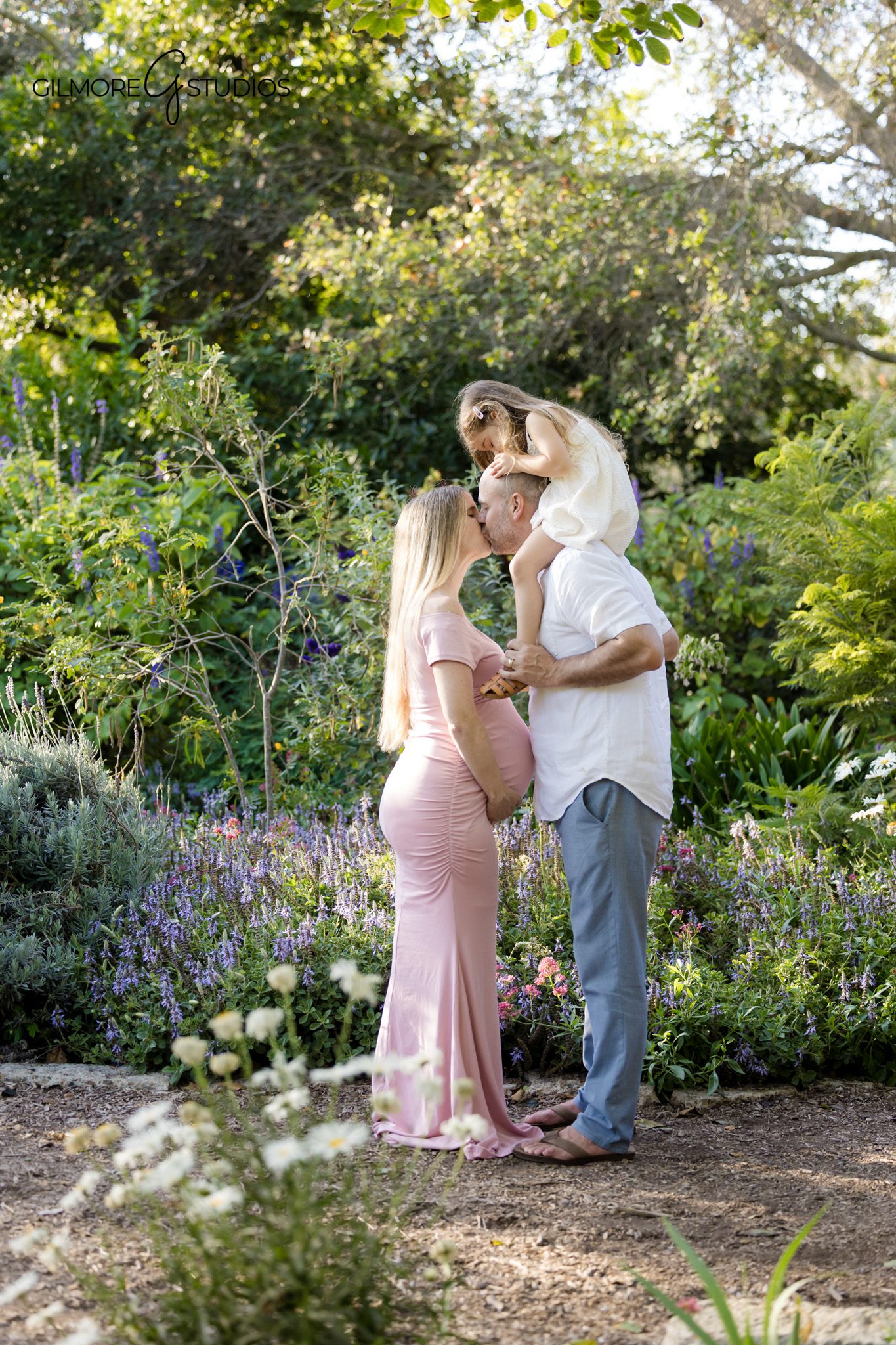 Expecting mother in pink dress during Huntington Beach maternity session
Family maternity photos at Huntington Beach Central Park