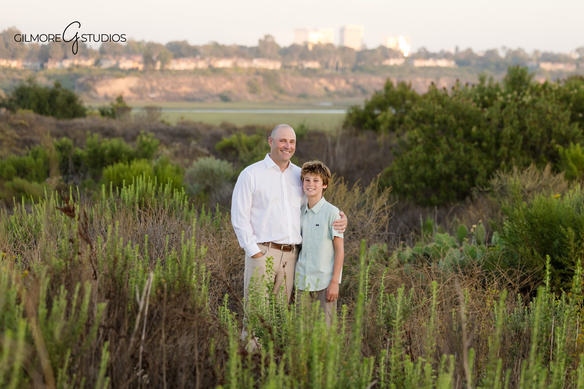 Newport Beach family photographer capturing natural sibling moments
Family photos with teenagers at Back Bay Nature Preserve