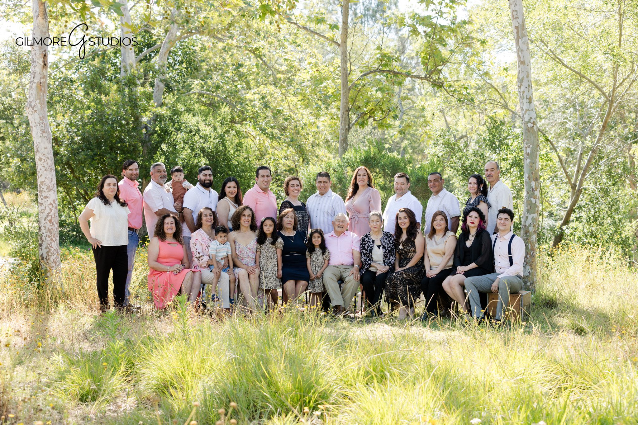 Multi generation family photography at Canyon Park in Newport Beach
Large extended family group photo with natural park backdrop