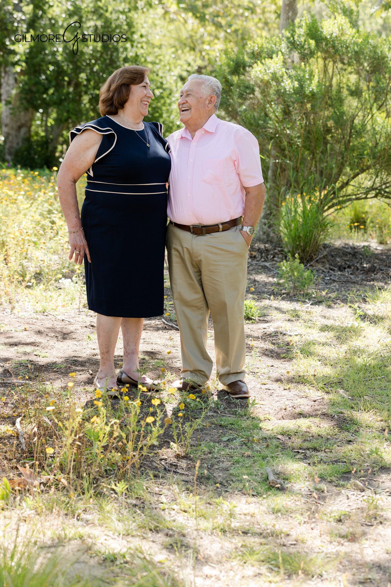 Big family photo session in a natural Orange County park location
Large family portrait with children, parents, grandparents, and relatives