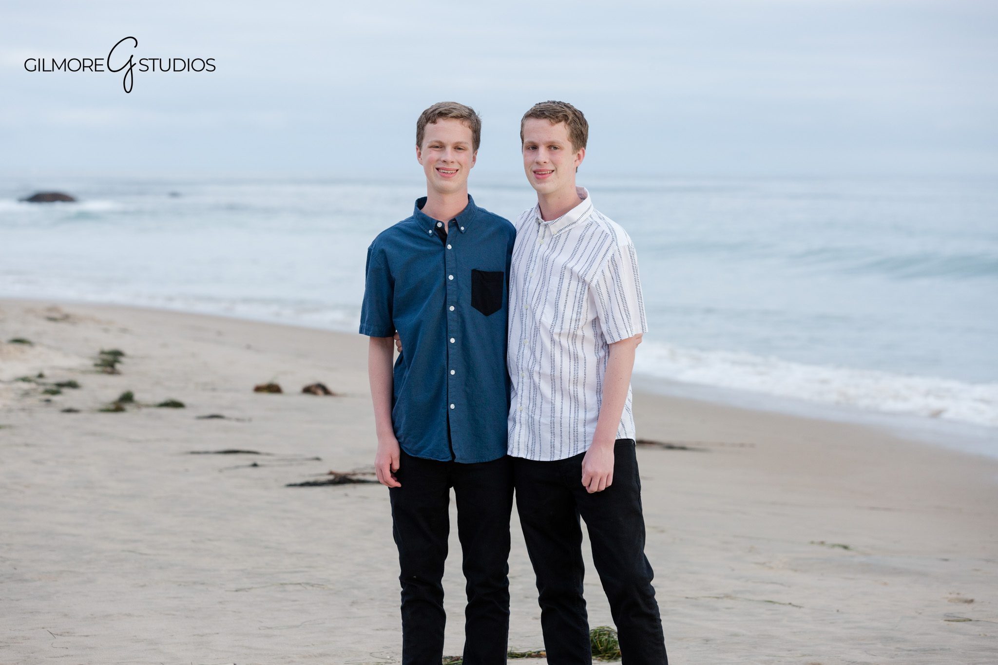 Senior boy portrait on the sand with the ocean in the background
Newport Beach senior photographer capturing individual senior portrait at Crystal Cove