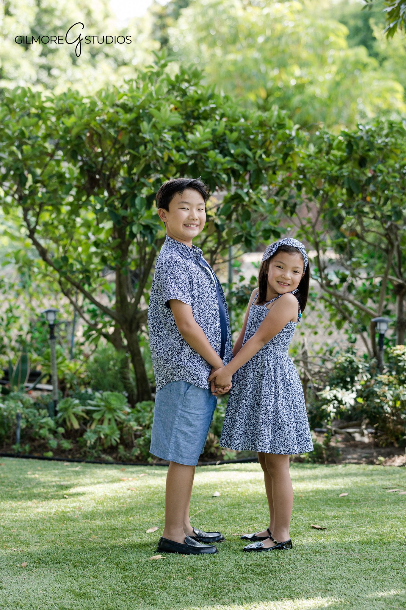Children's garden portraits by Gilmore Studios in Newport Beach
Sibling photo session with natural greenery and soft outdoor light