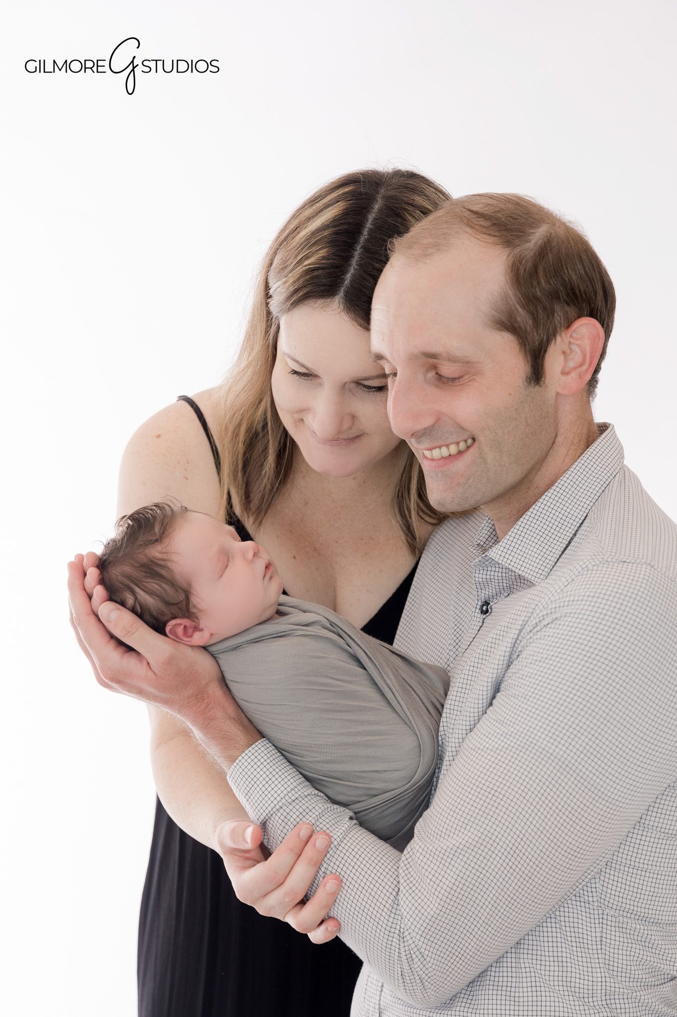 Gilmore Studios newborn session with baby and big sister
Queen Creek newborn photos with soft neutral styling