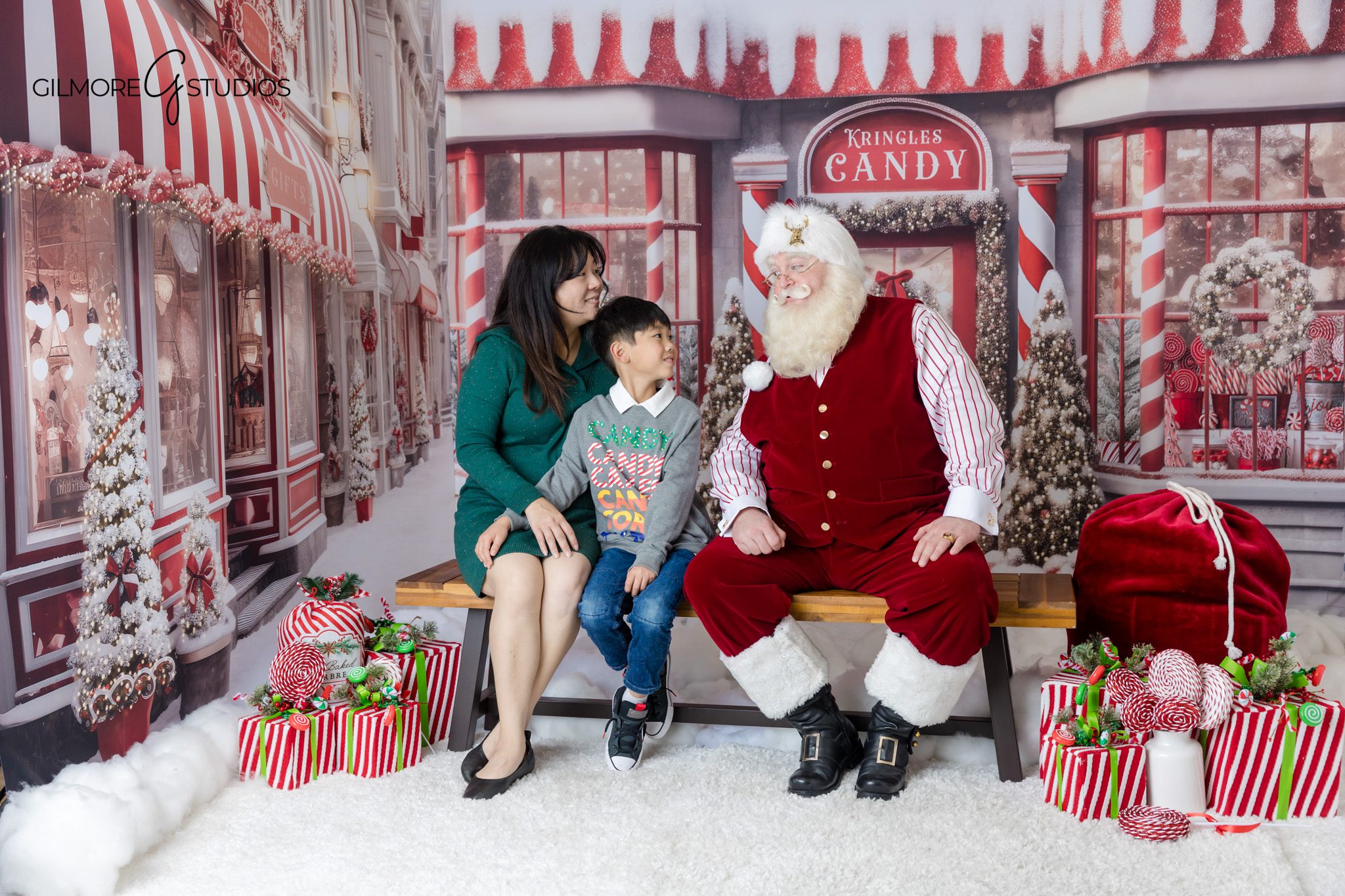 Santa experience near Gilbert AZ with playful holiday set
Family Santa photos near Gilbert AZ with parents and child