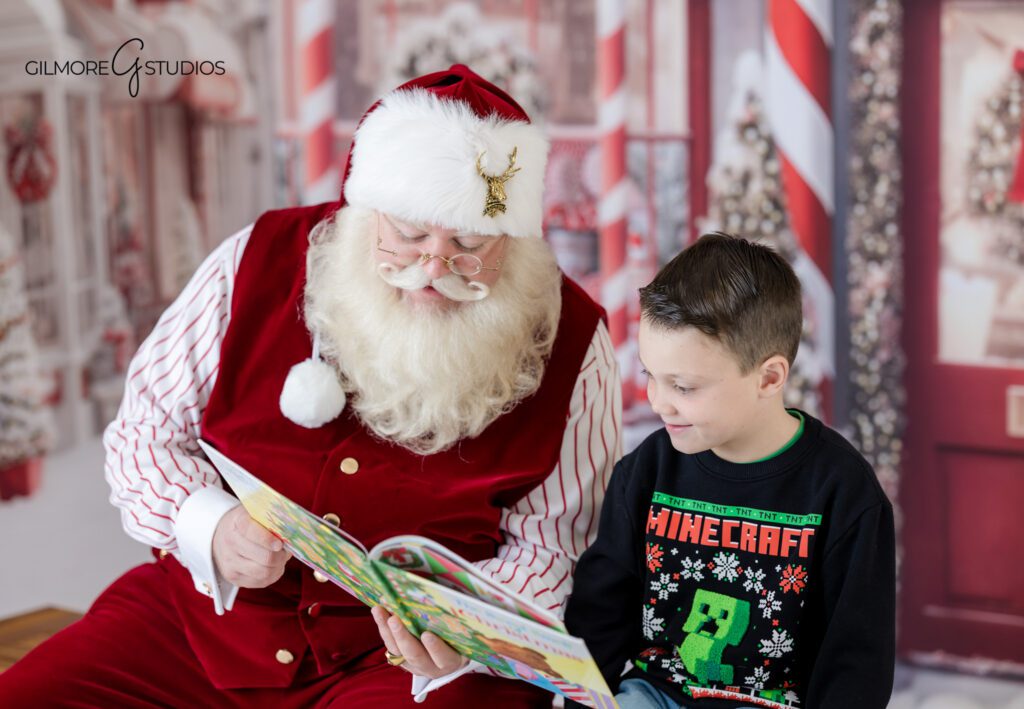 Holiday photos with Santa for school age children
Santa mini session for big kids near Queen Creek AZ