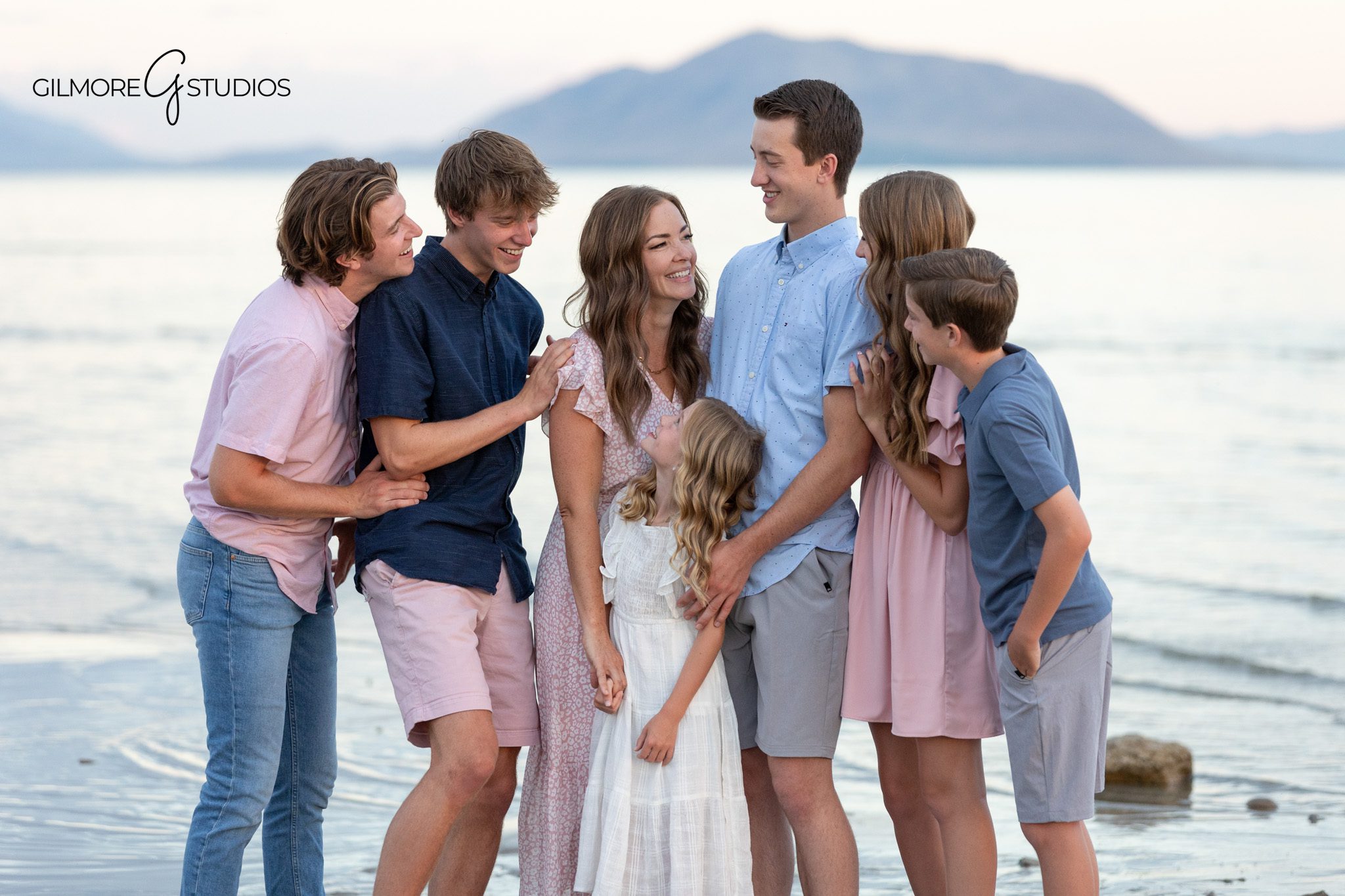 Extended family portraits at sunset near the lake in Utah
Family of nine posing together during a destination photography session