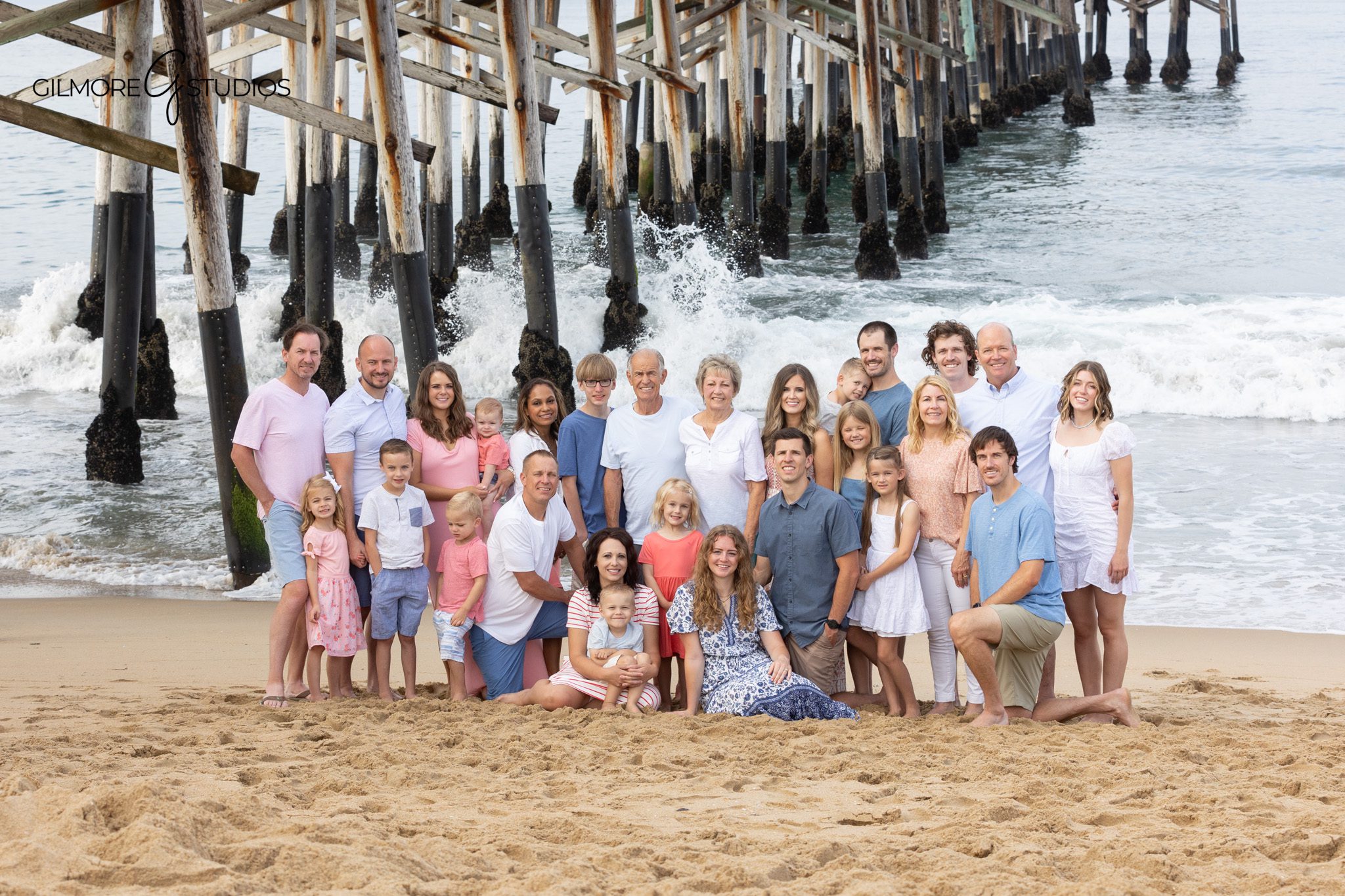 Newport Beach Pier extended family photographer with large family on the sand
Large extended family portrait under Newport Beach Pier
