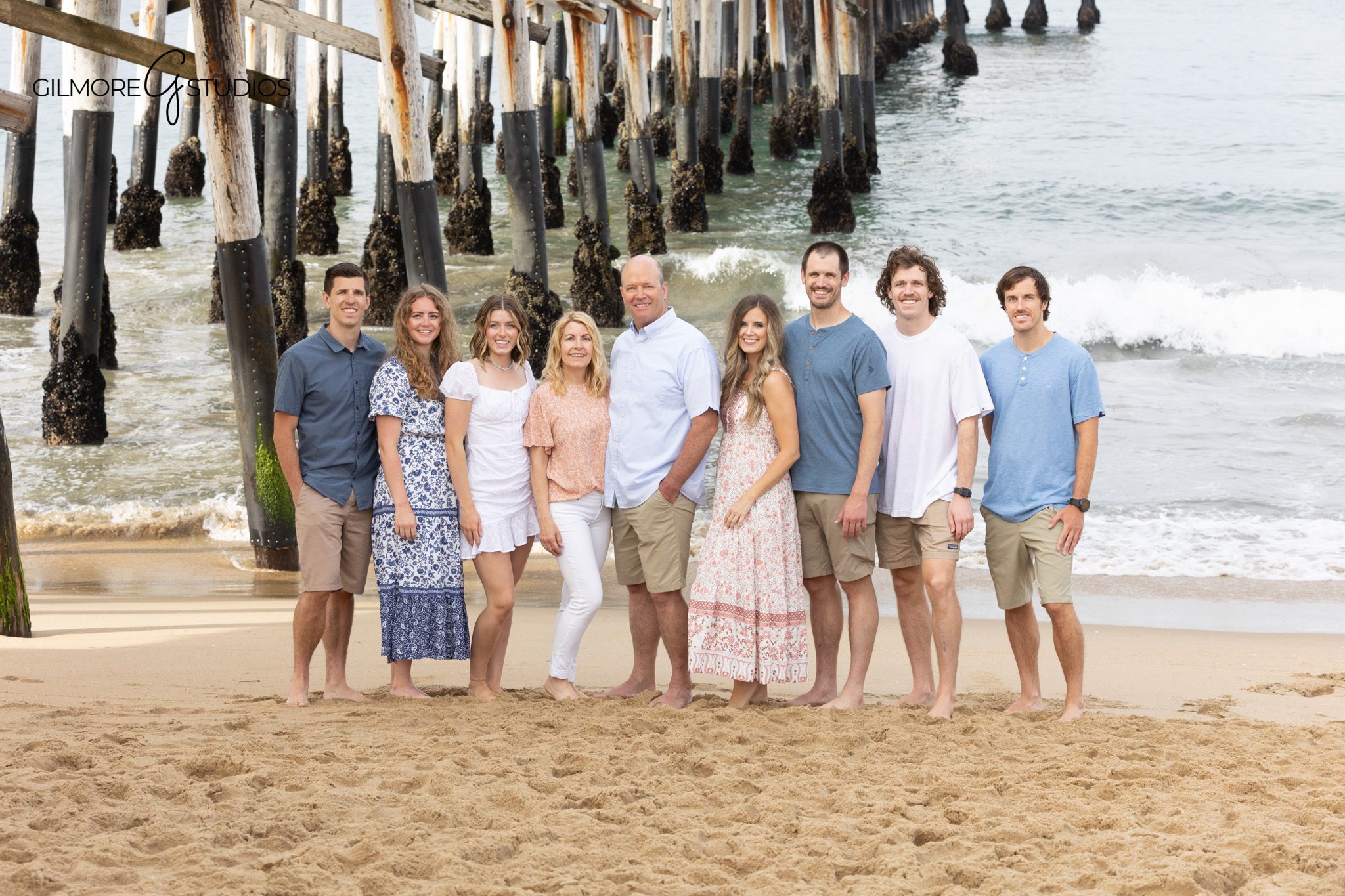 Extended family photos with ocean waves and sandy beach
Newport Beach family photographer for large group portraits