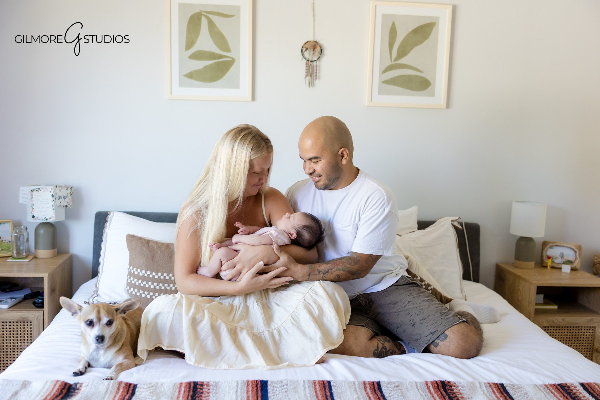 Queen Creek lifestyle newborn photographer capturing cozy at home baby photos
Lifestyle newborn session in Queen Creek with baby girl and parents
