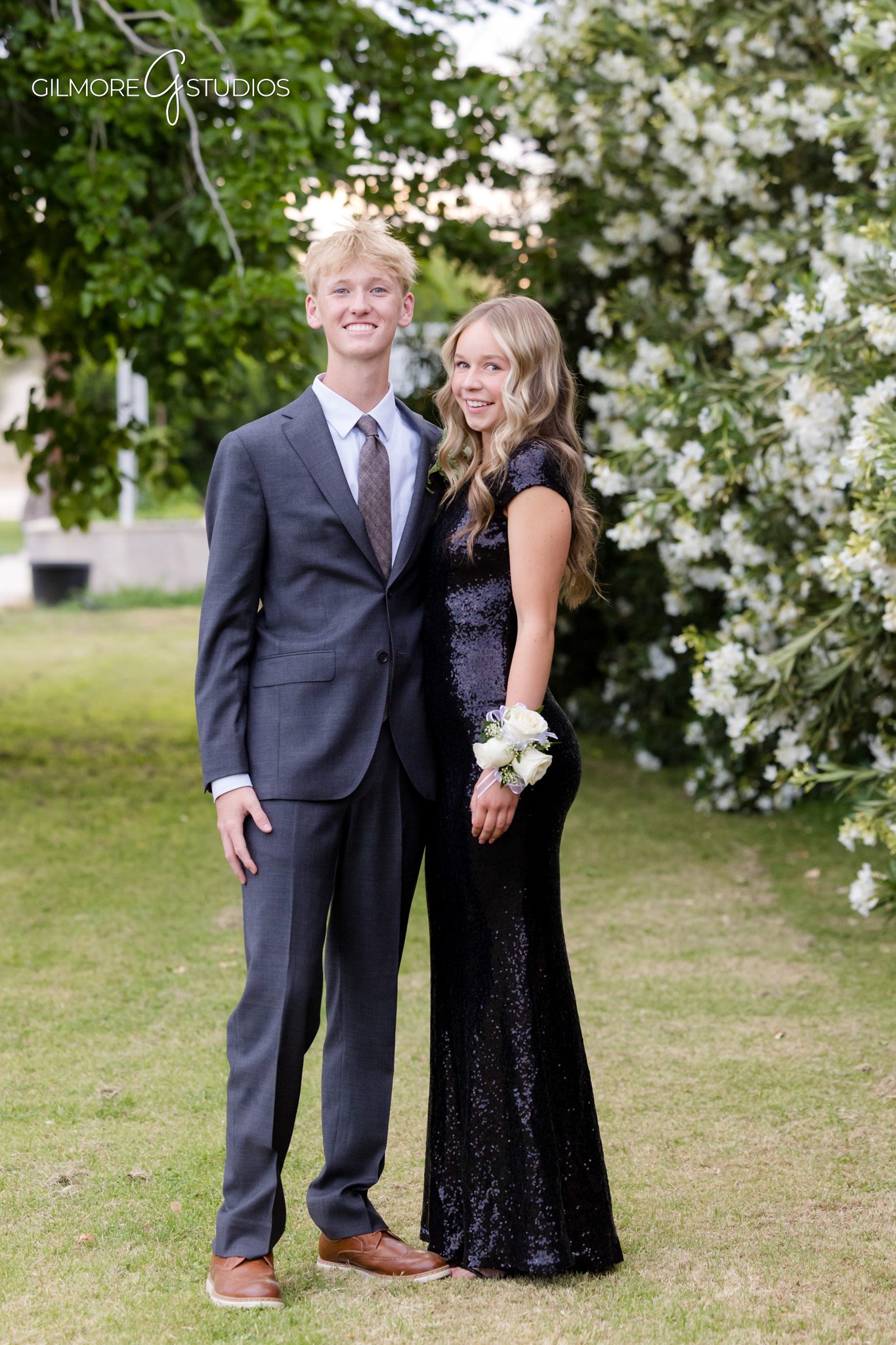 Gilbert prom photography with garden background
ALA prom couple holding hands during portrait session